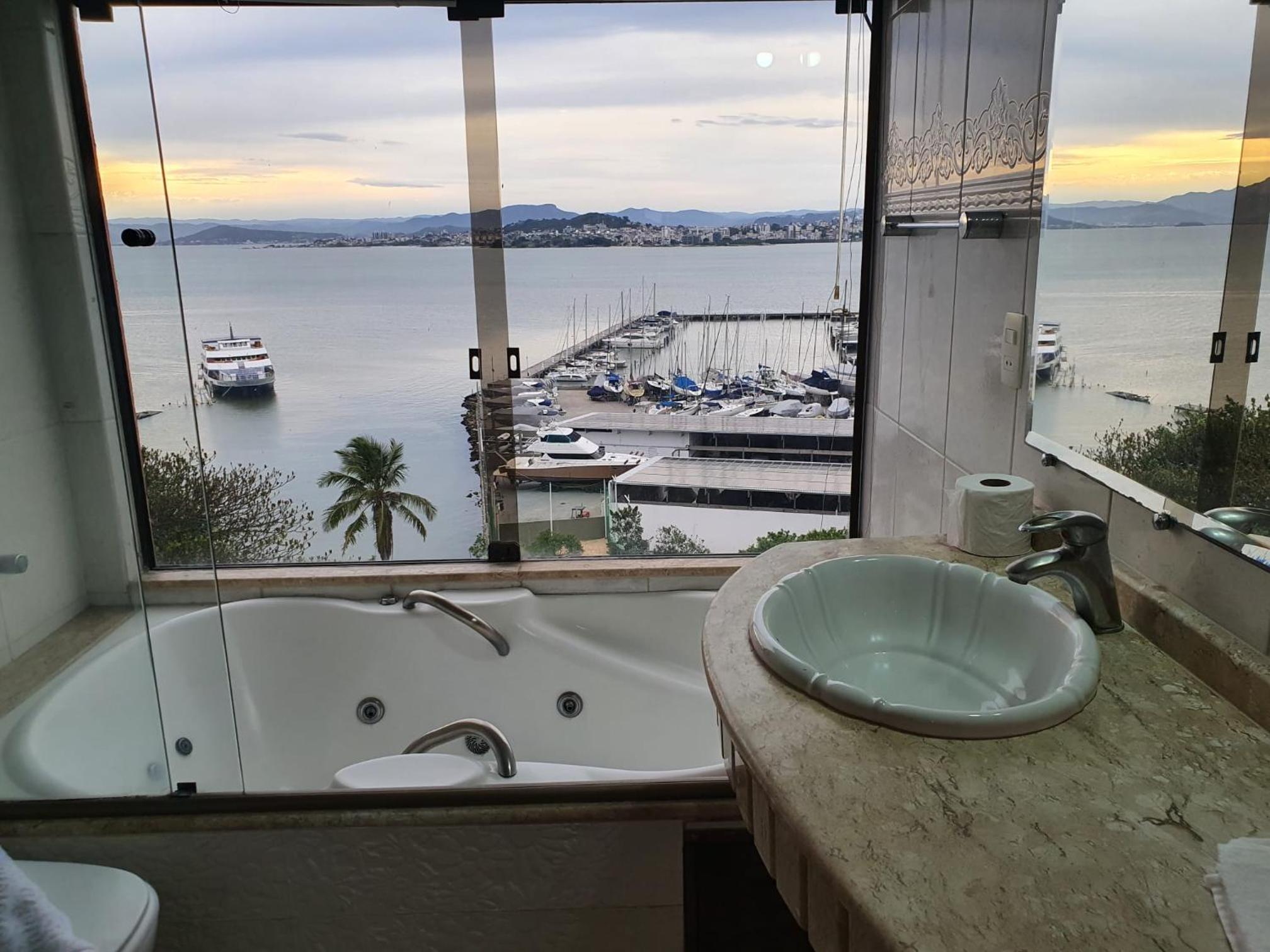 Deluxe Double or Twin Room with Spa Bath photo 3