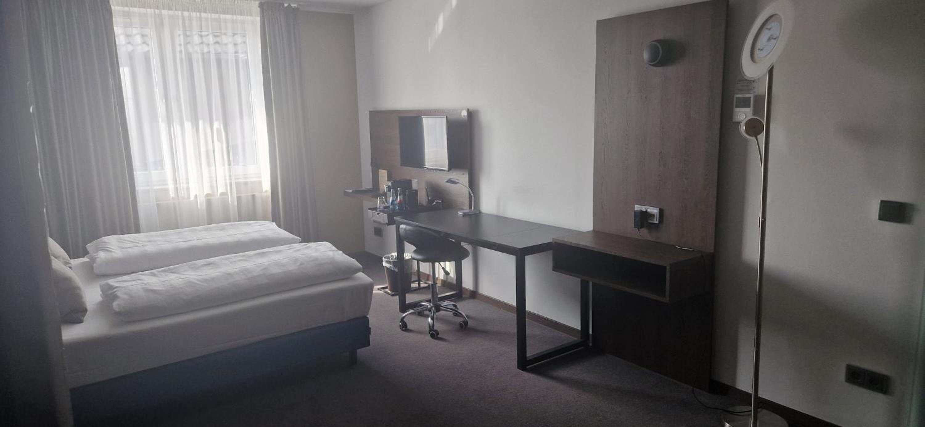 Business Double Room - Photo 1