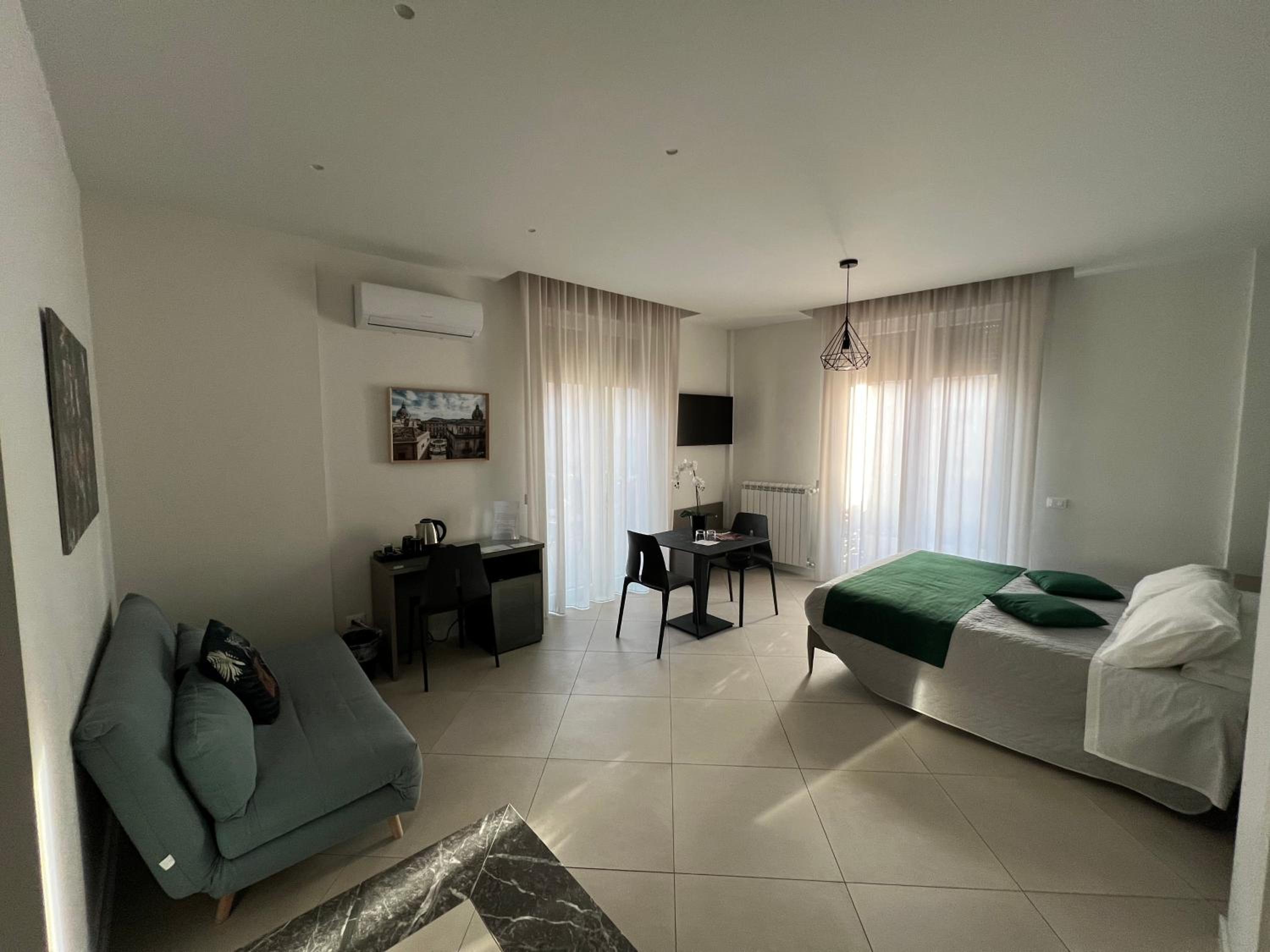 Suite with Balcony - Photo 1