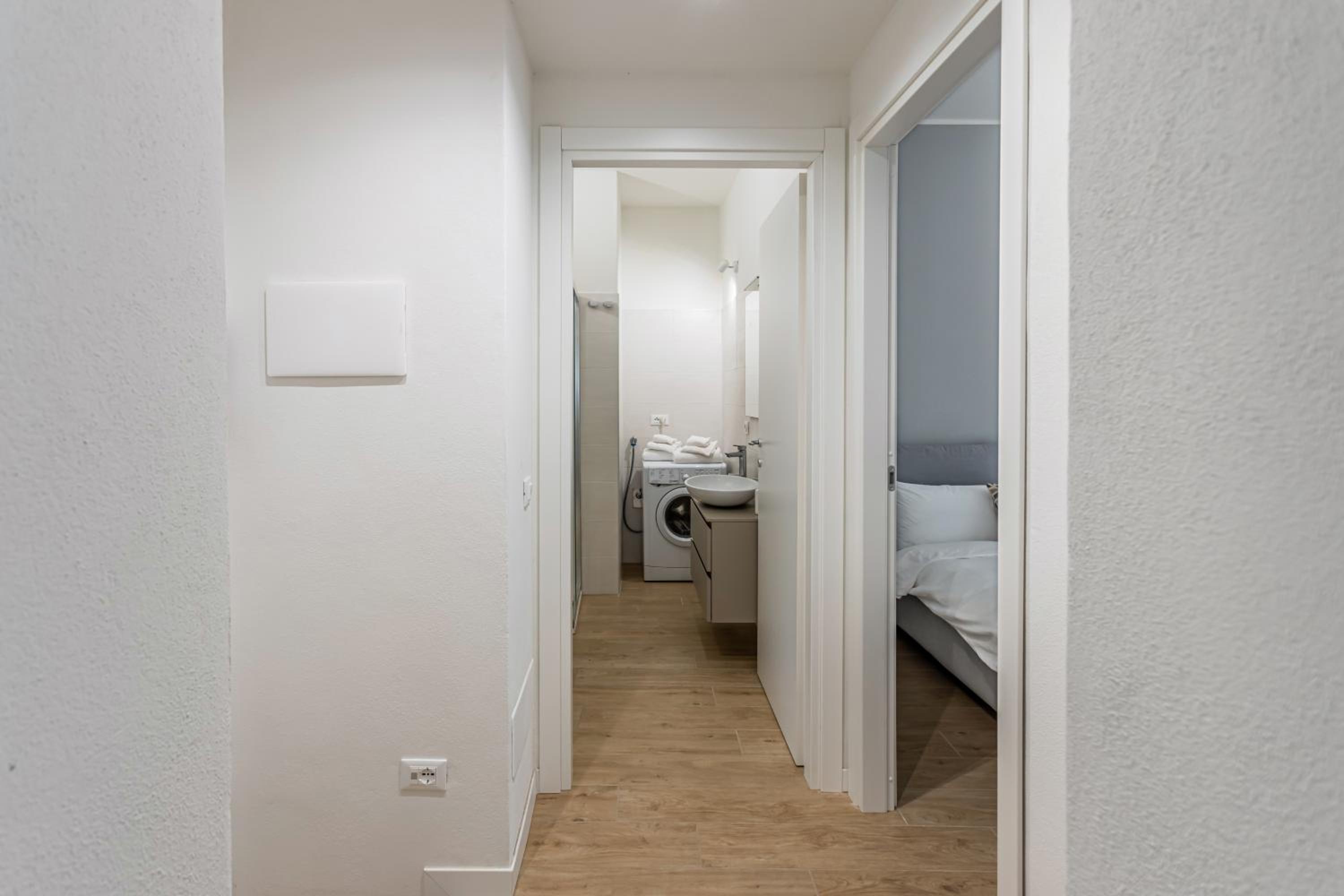 One-Bedroom Apartment photo 1