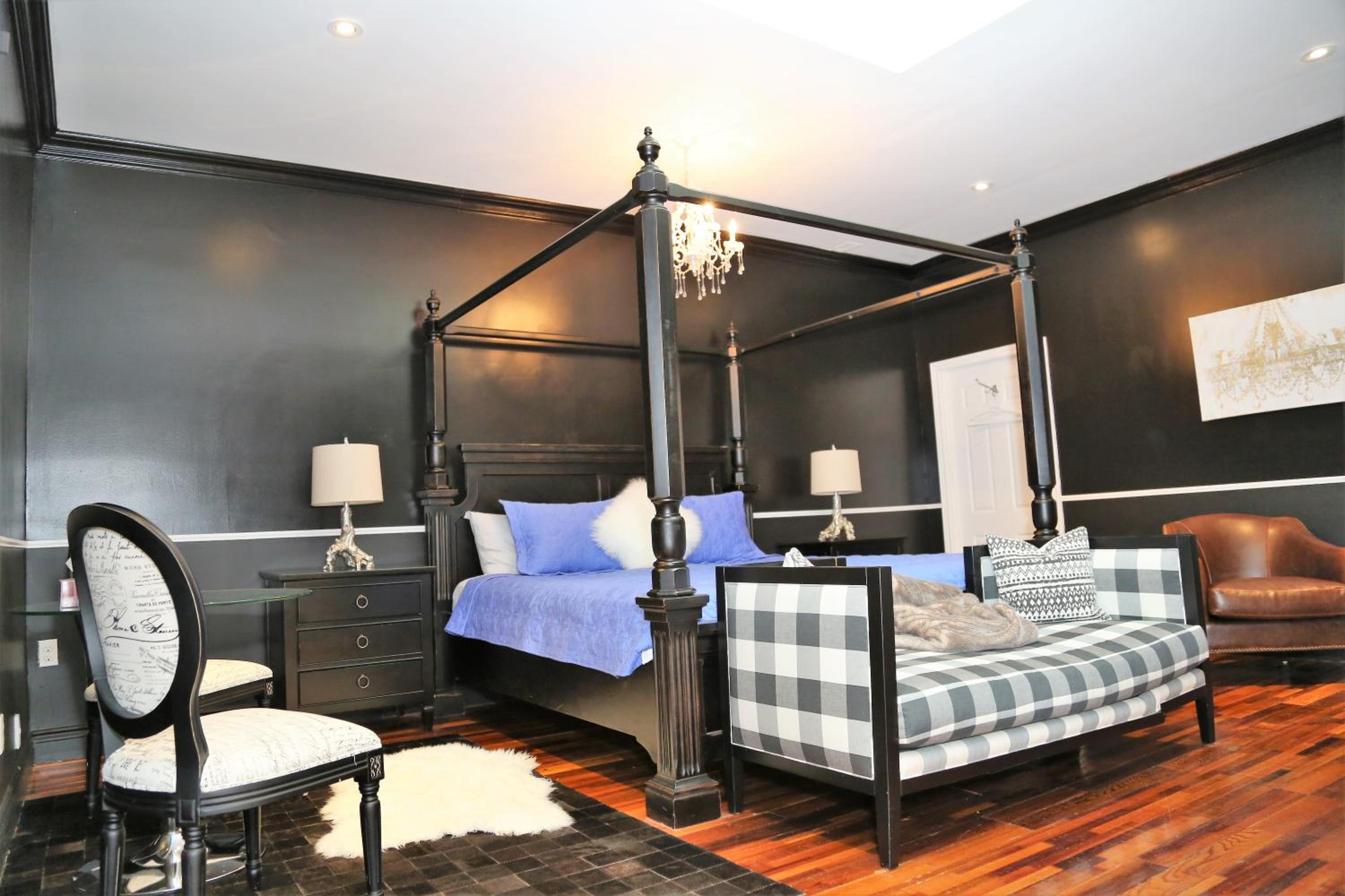 Deluxe King Suite