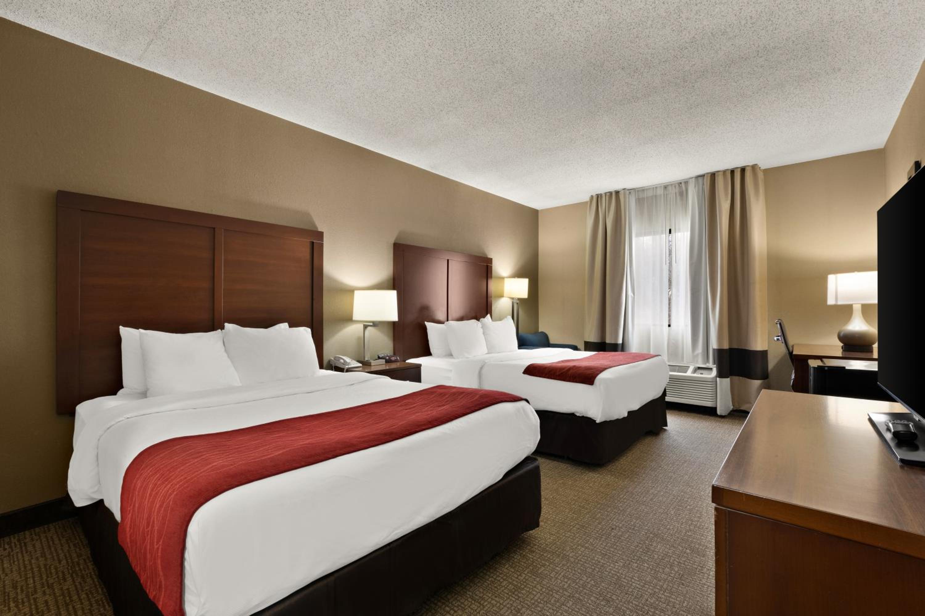 Queen Room with Two Queen Beds - Non-Smoking - Photo 1