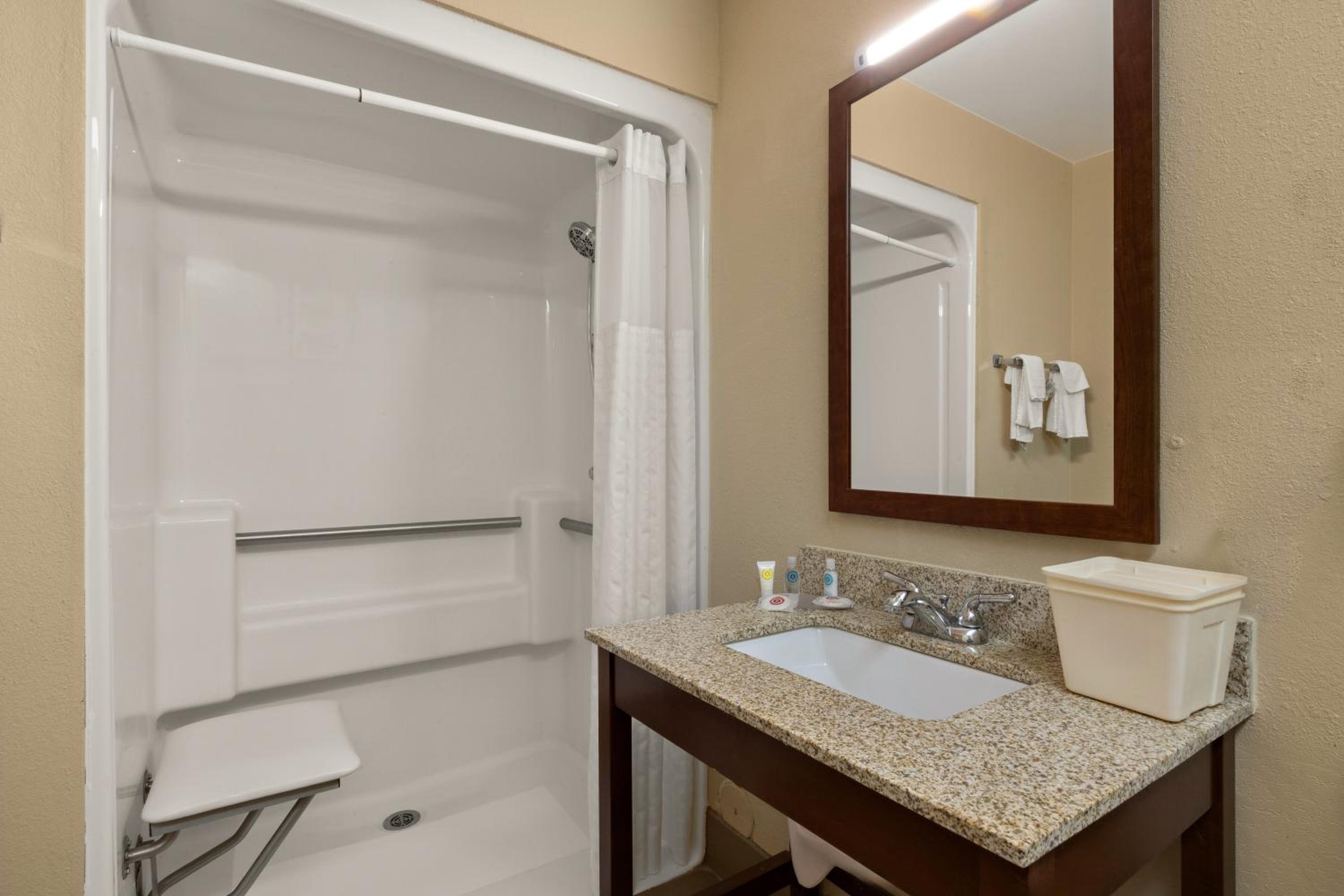 King Room - Disability Access/Non-Smoking - Photo 4