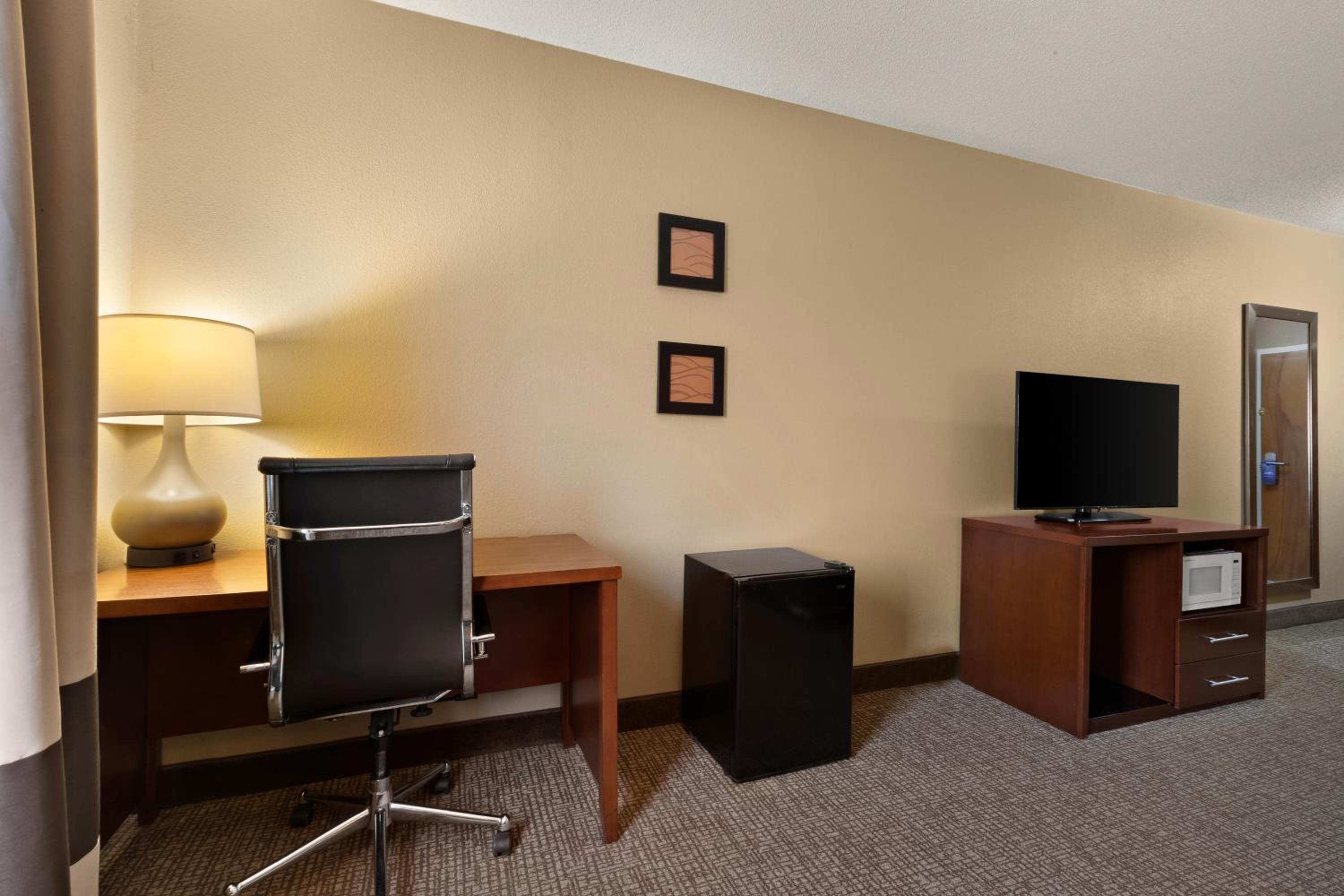 King Room - Non-Smoking photo 3