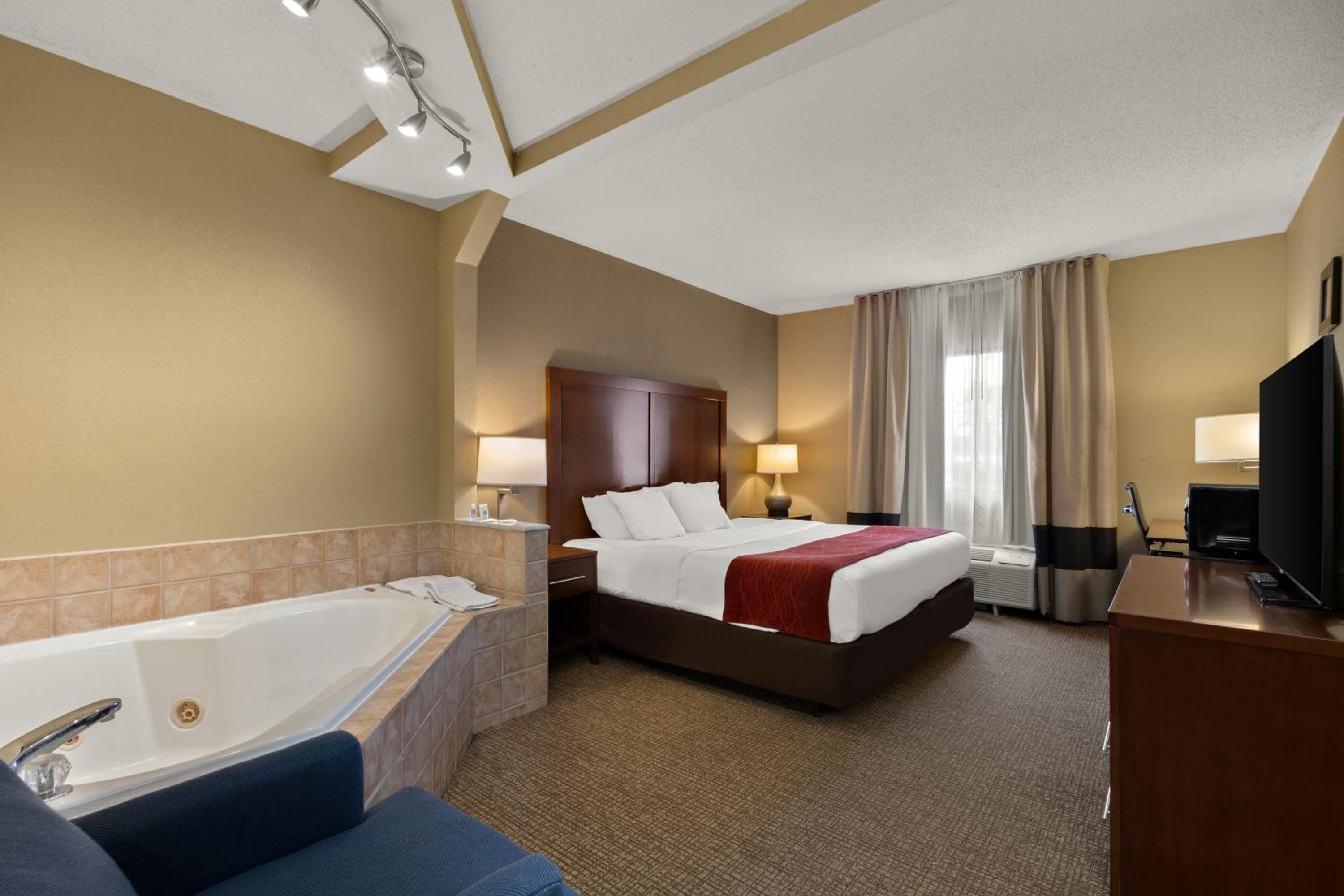 King Room - Non-Smoking - Photo 1