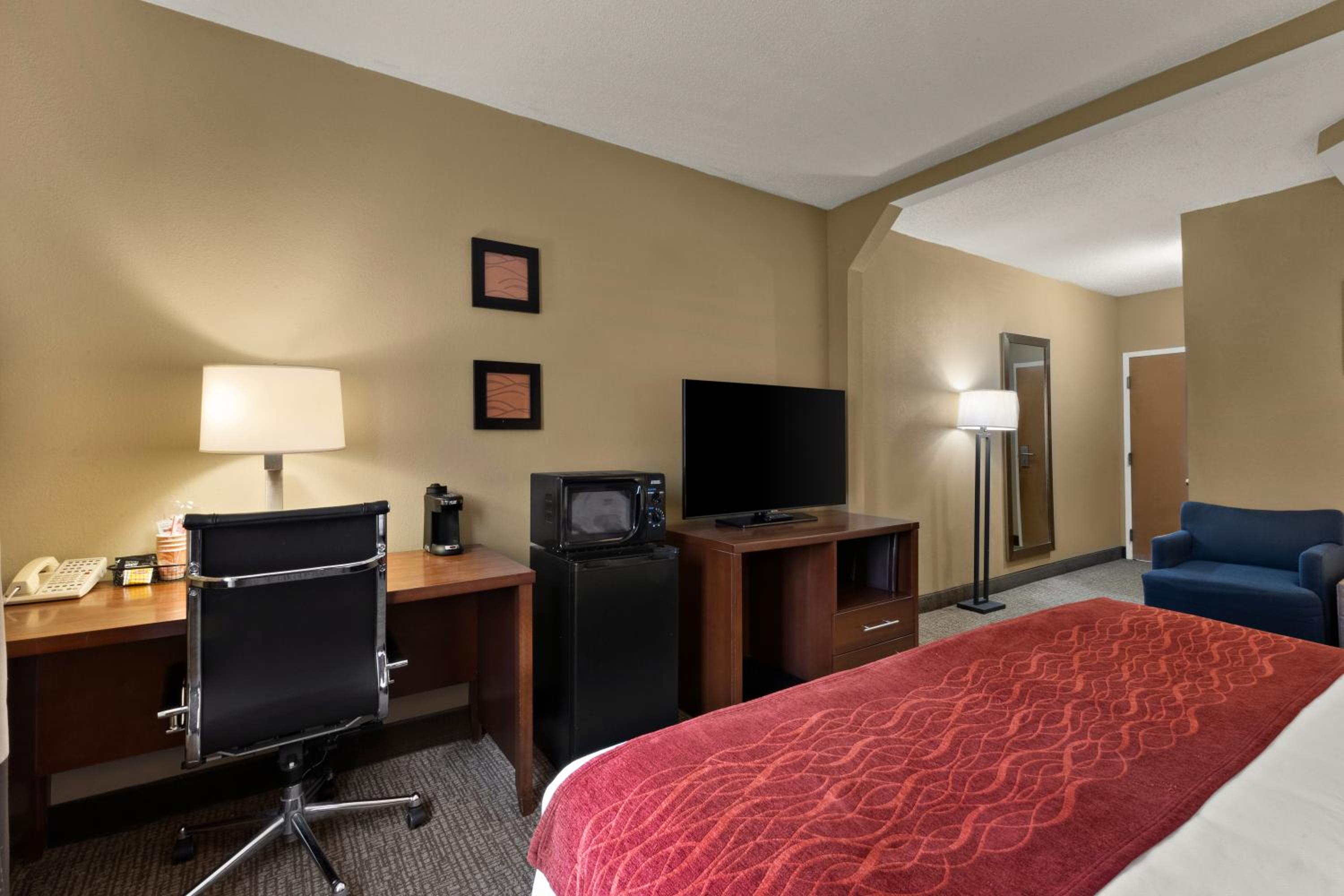King Room - Non-Smoking - Photo 4