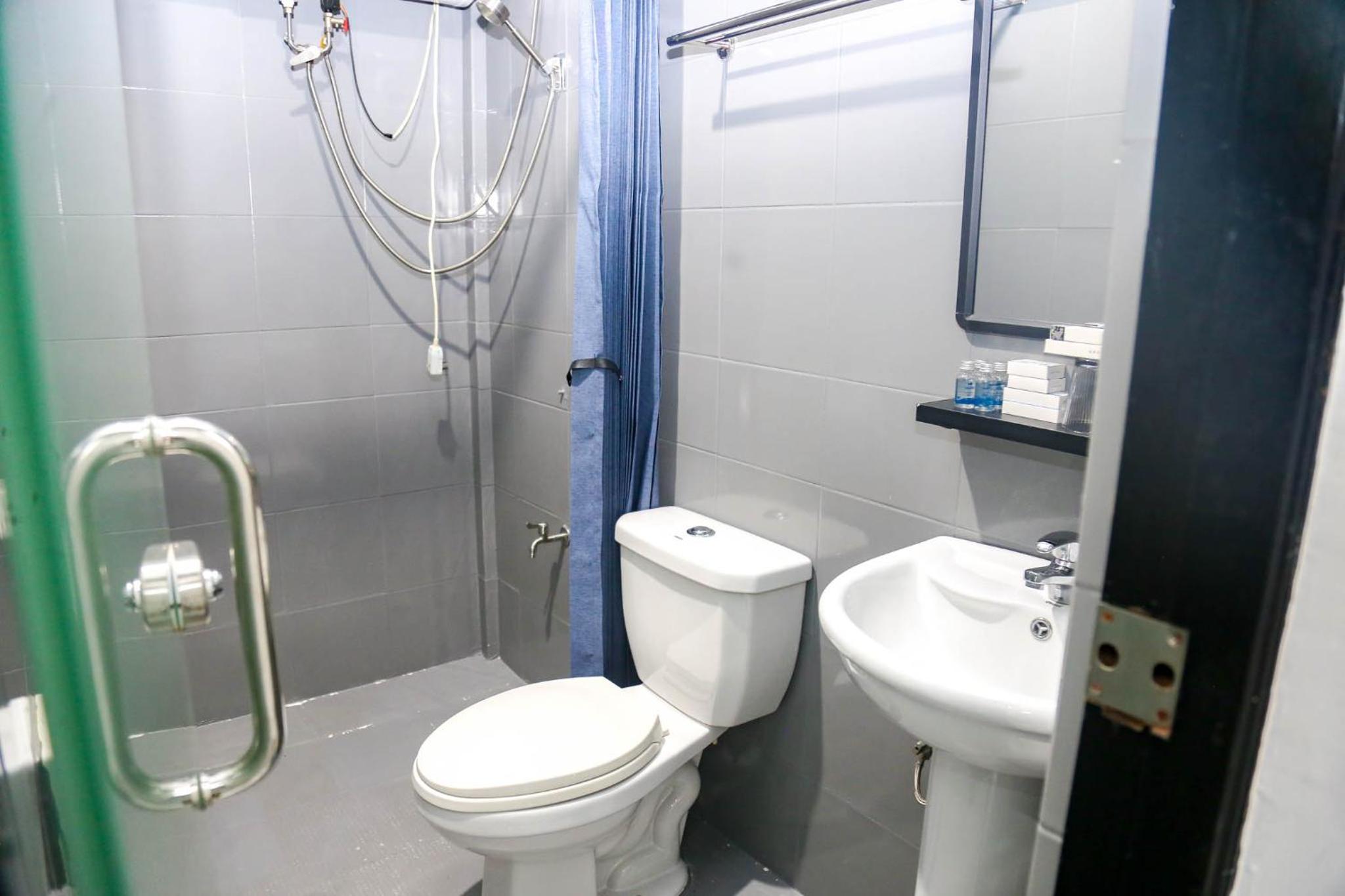 Twin Room - Photo 9