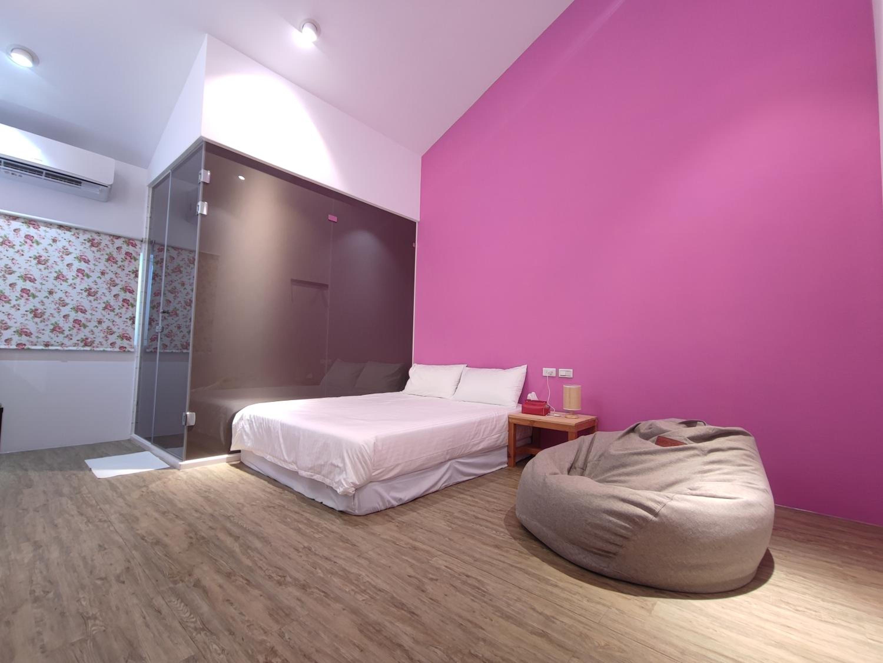 Queen Room with Balcony photo 1