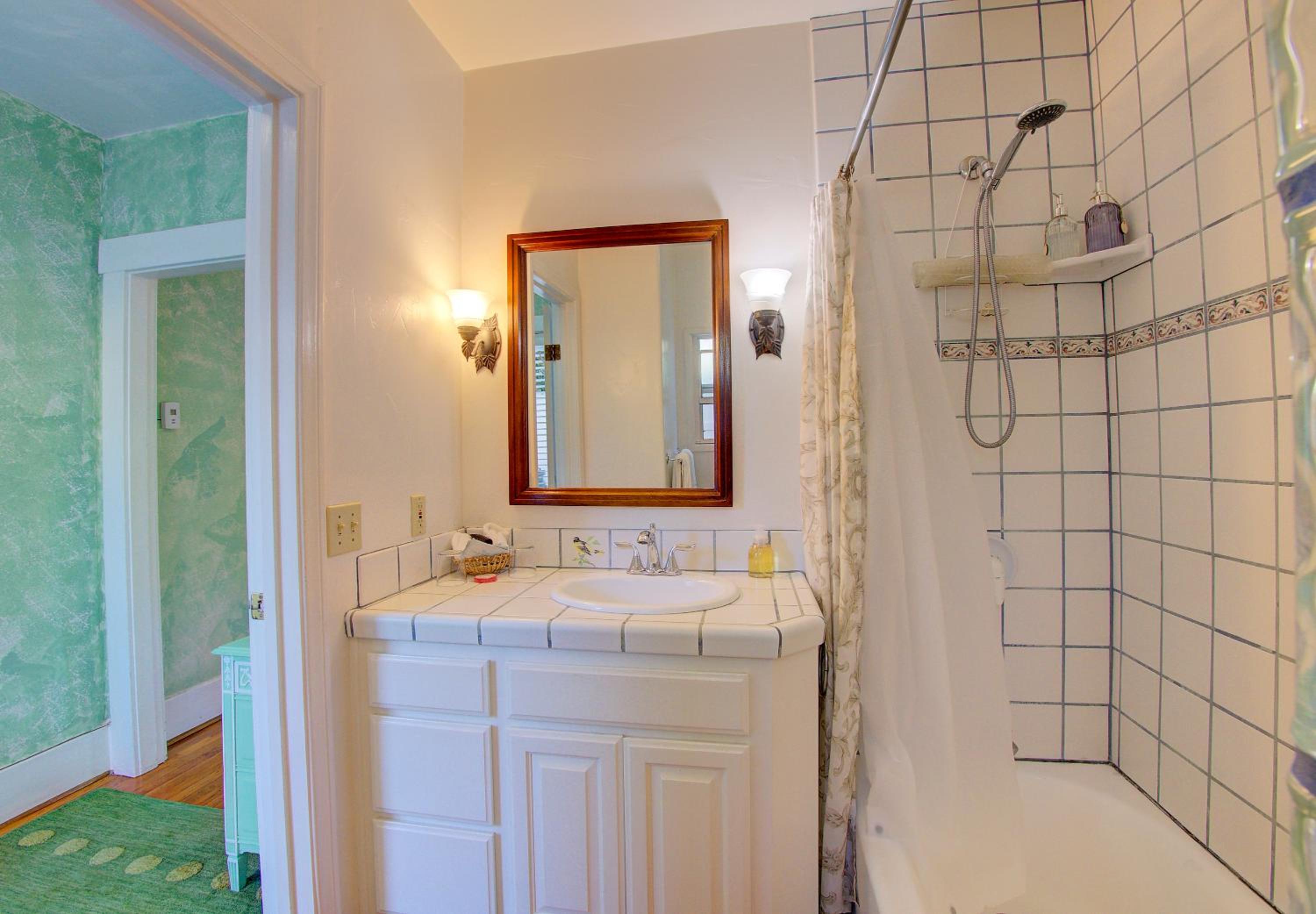 Queen Room with Garden View photo 3