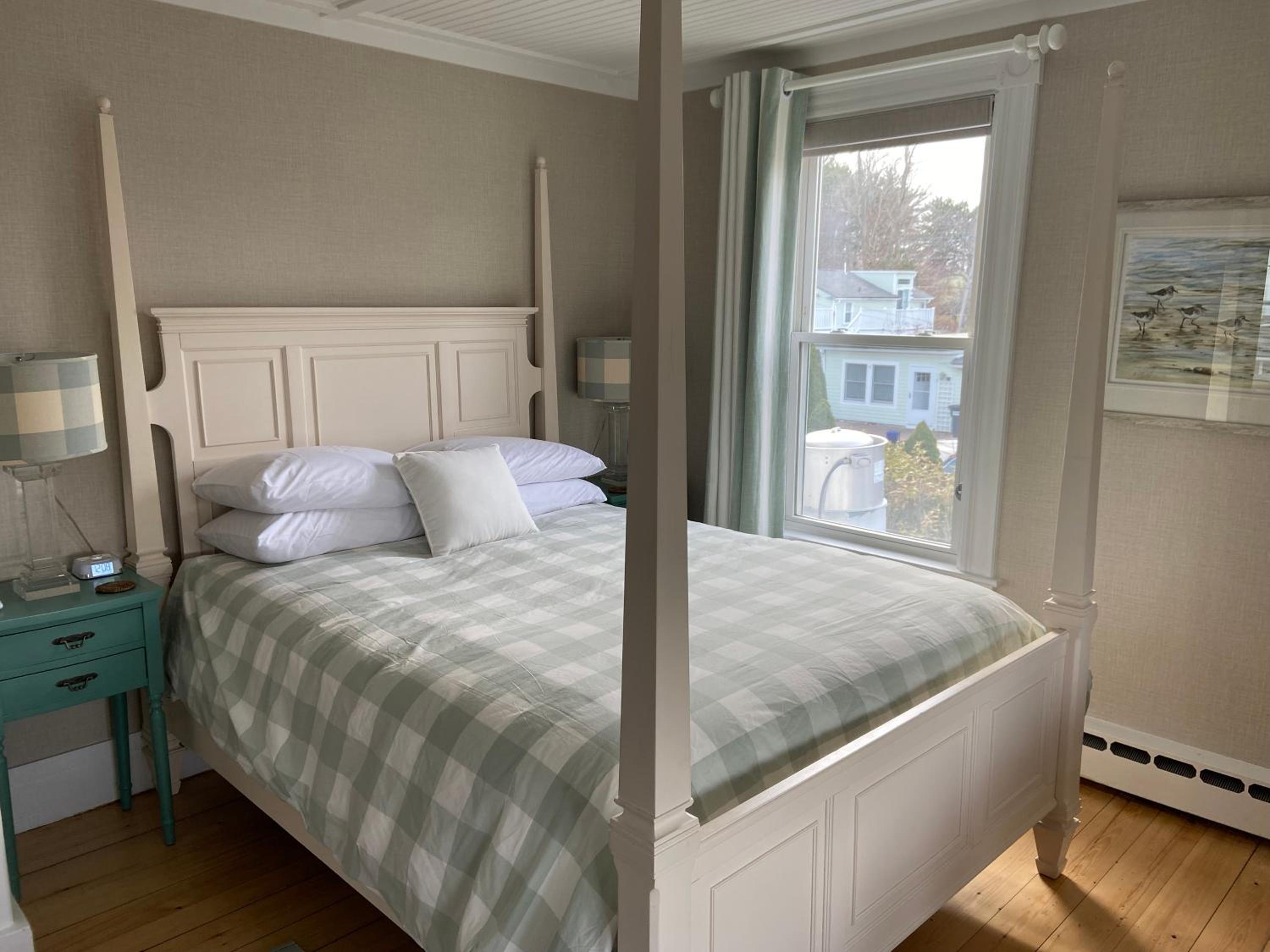 Queen Room photo 1