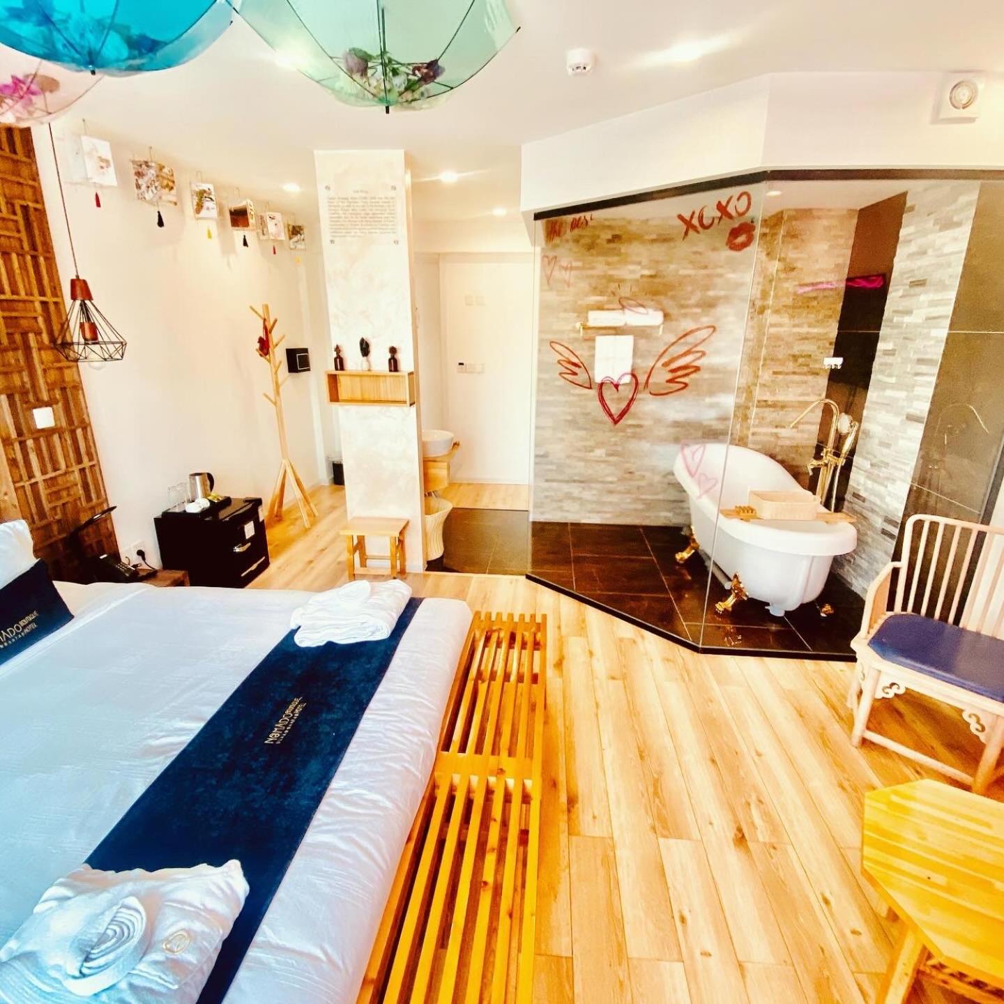 Suite with Hot Tub - Photo 41