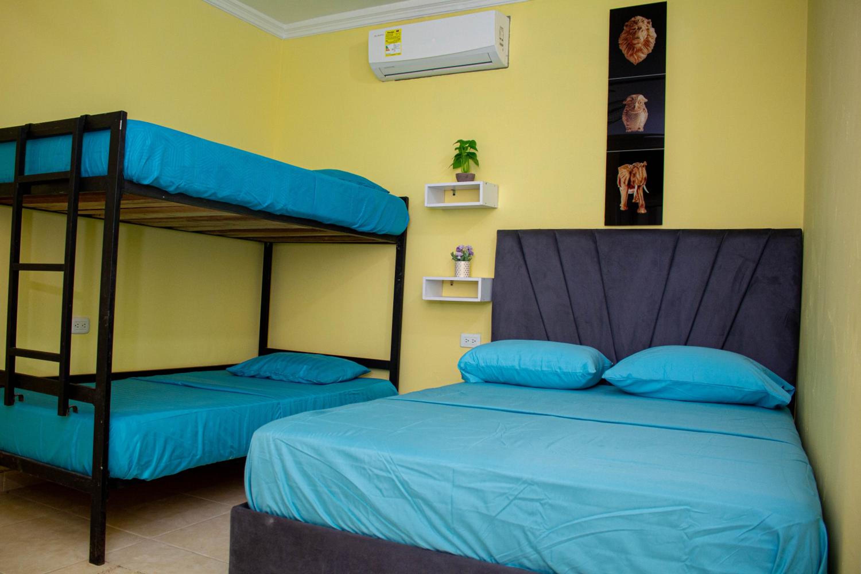 Quadruple Room with Private Bathroom photo 1