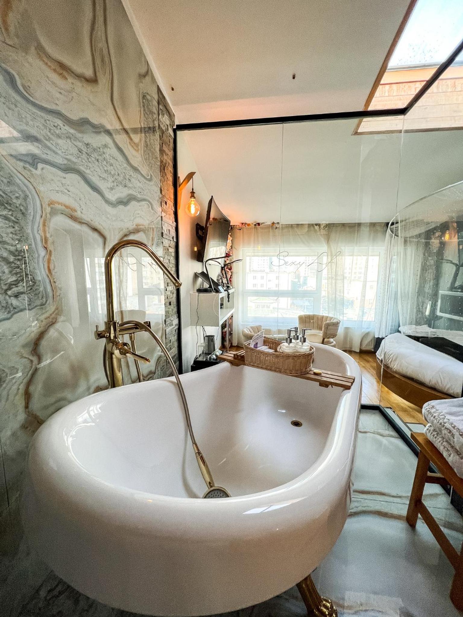 Suite with Hot Tub - Photo 30