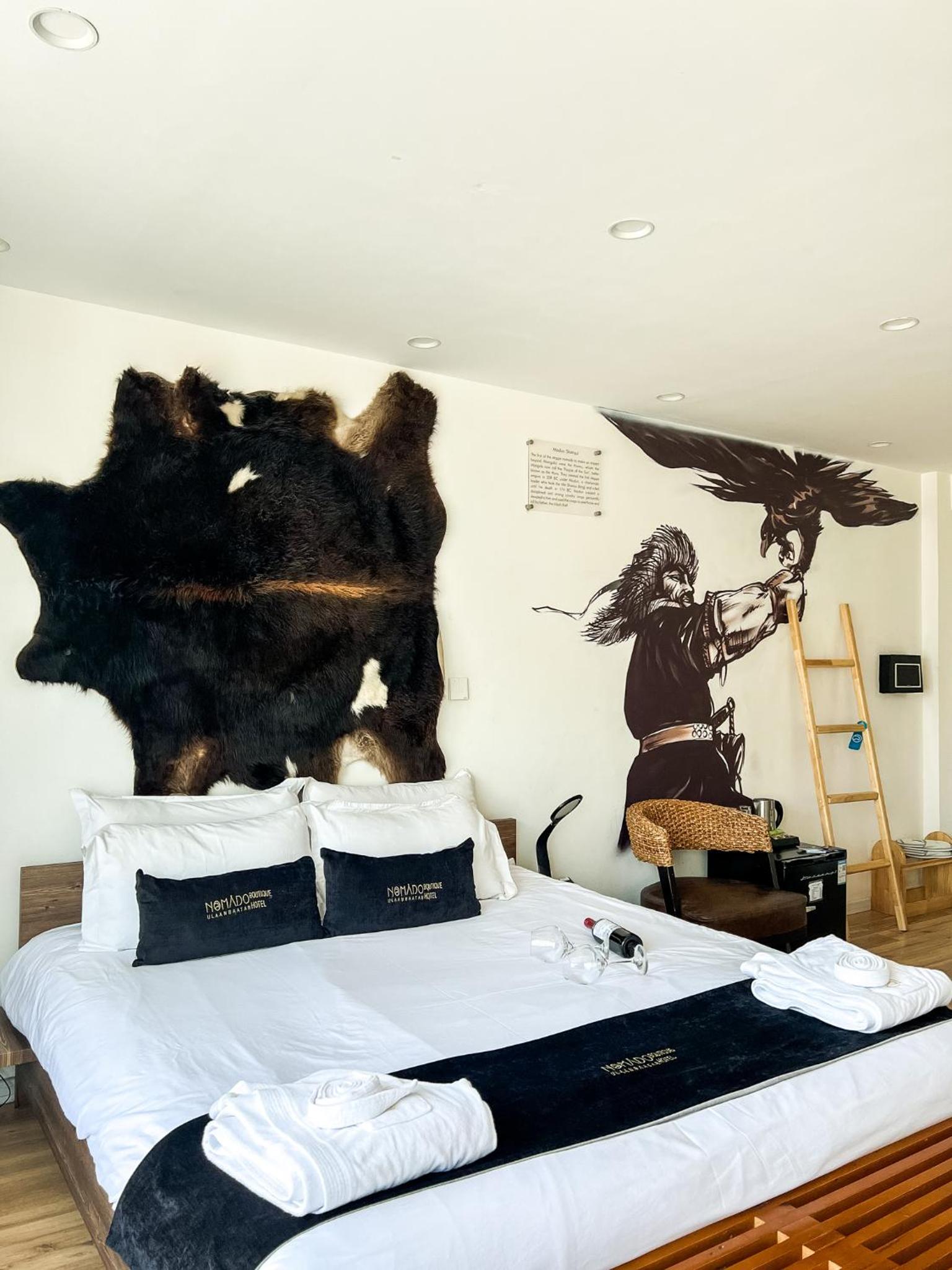 Suite with Hot Tub - Photo 33