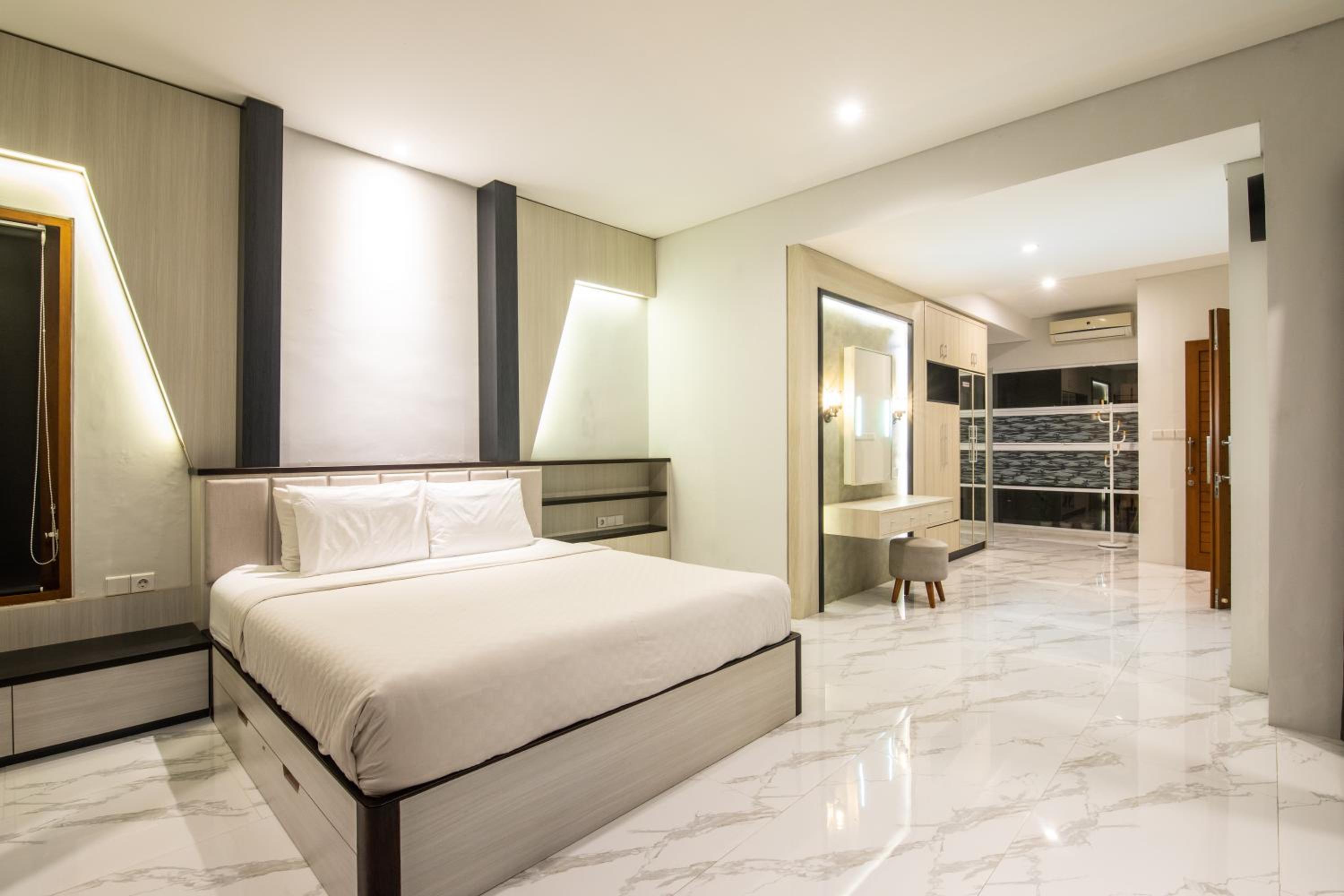 Three-Bedroom Villa photo 1