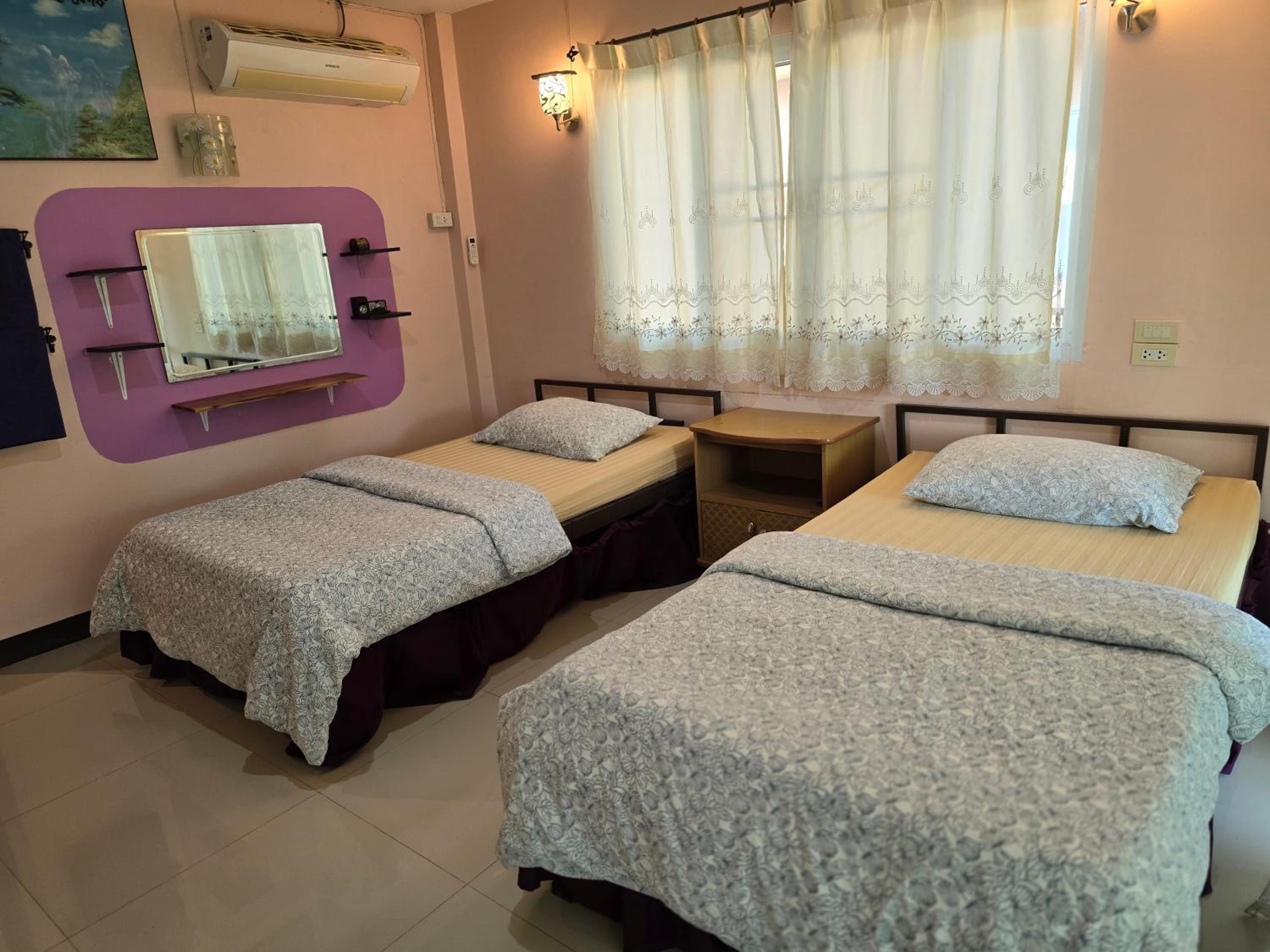 Twin Room - Photo 7