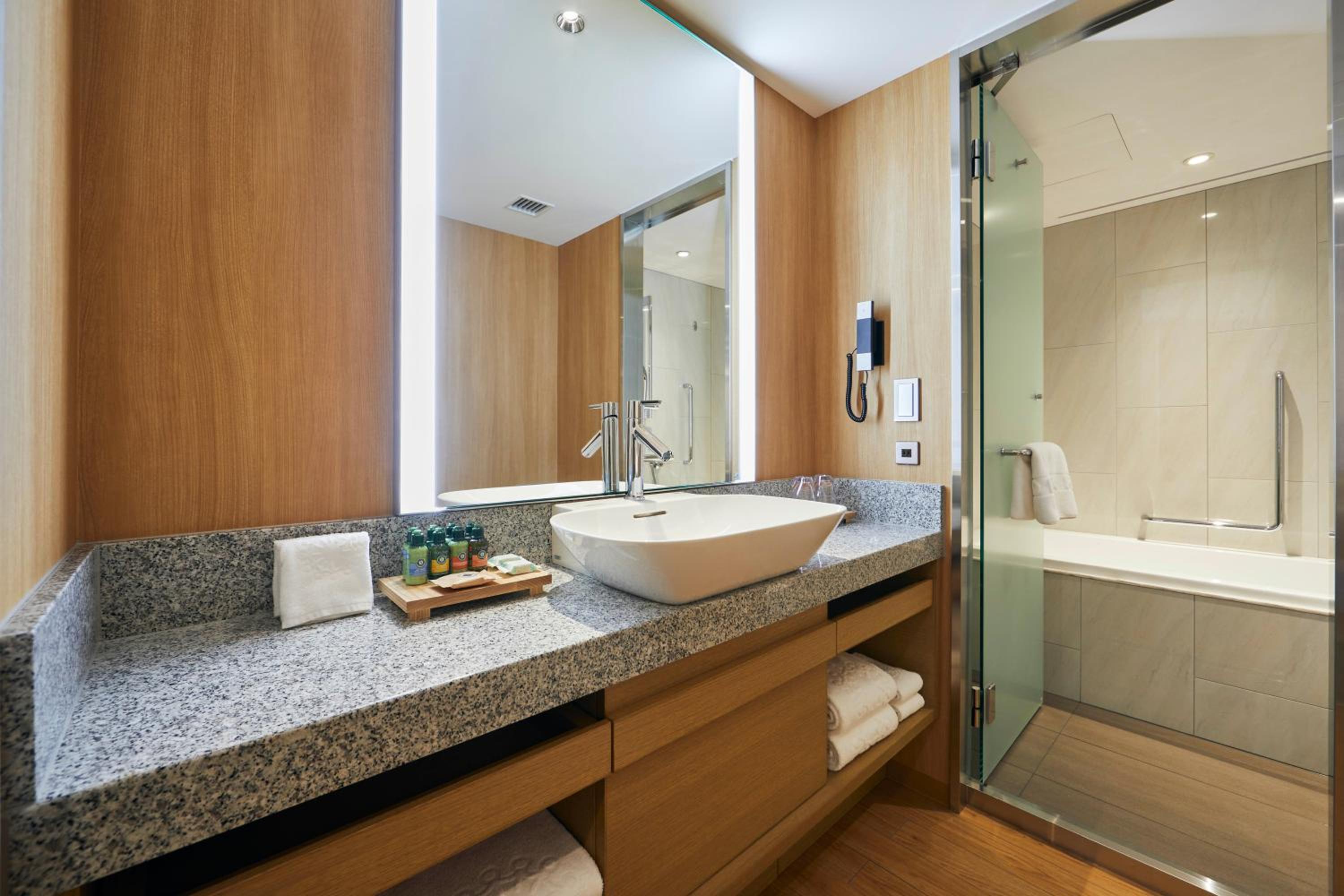 Deluxe Select Twin Room – Non-Smoking photo Deluxe Select Twin Room – Non-Smoking photo