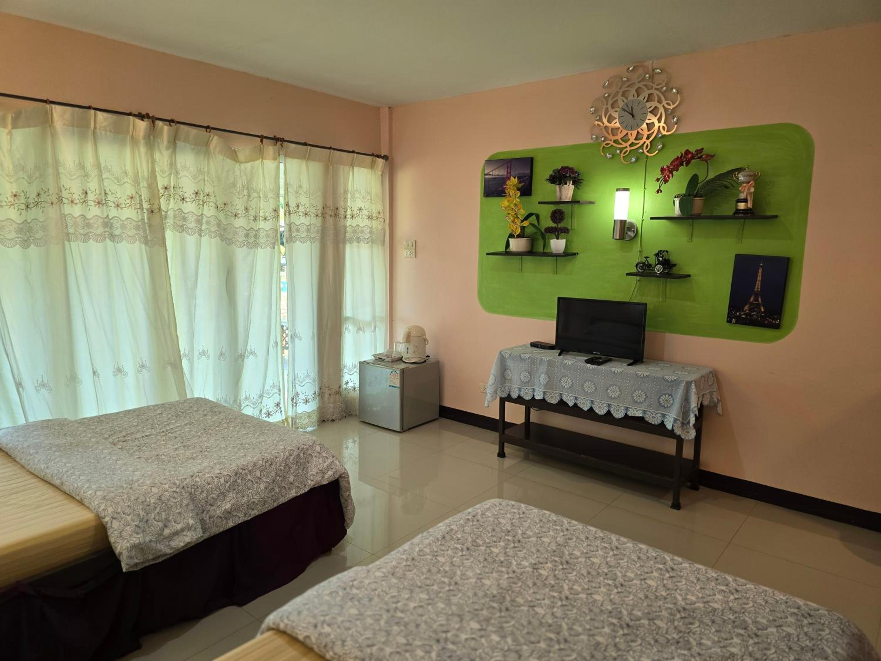 Twin Room - Photo 8