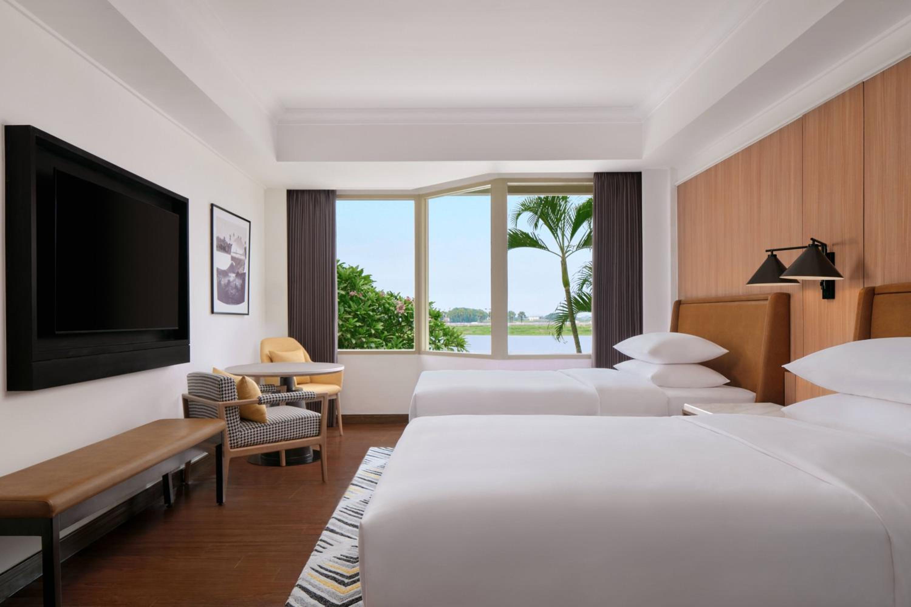Deluxe Double Room with Lake View - Photo 4