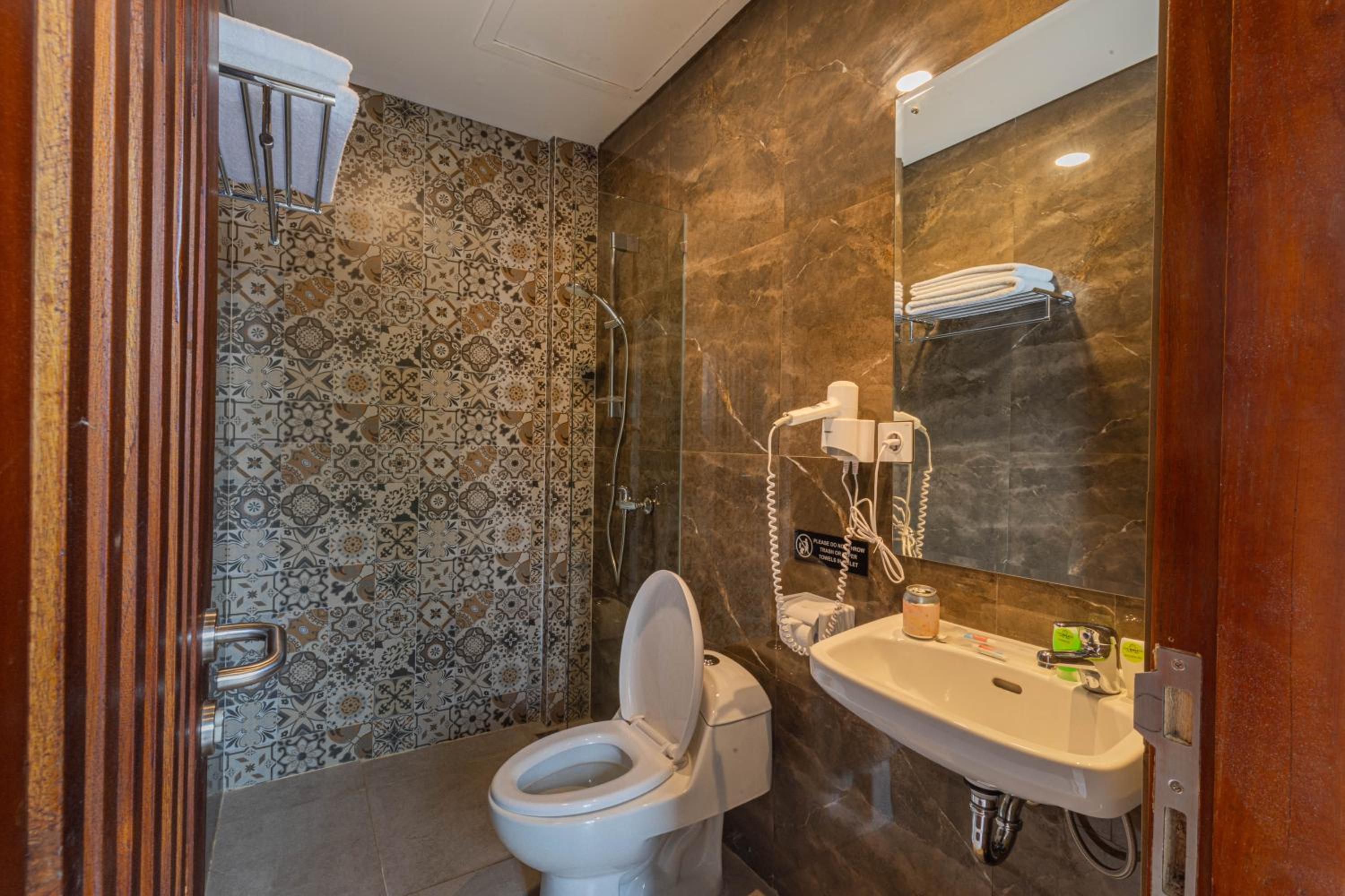 Suite with Balcony - Photo 4