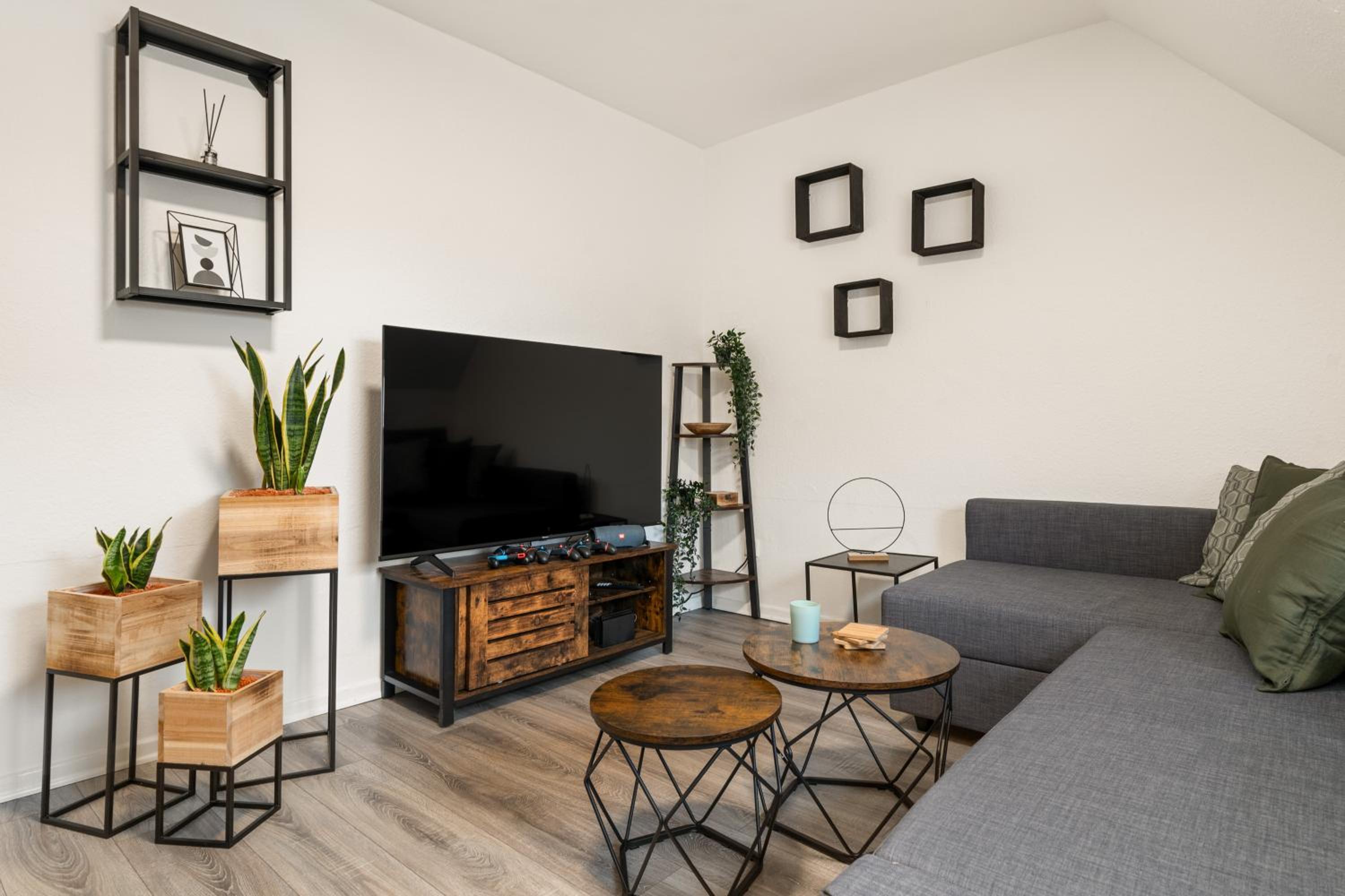 One-Bedroom Apartment photo 1