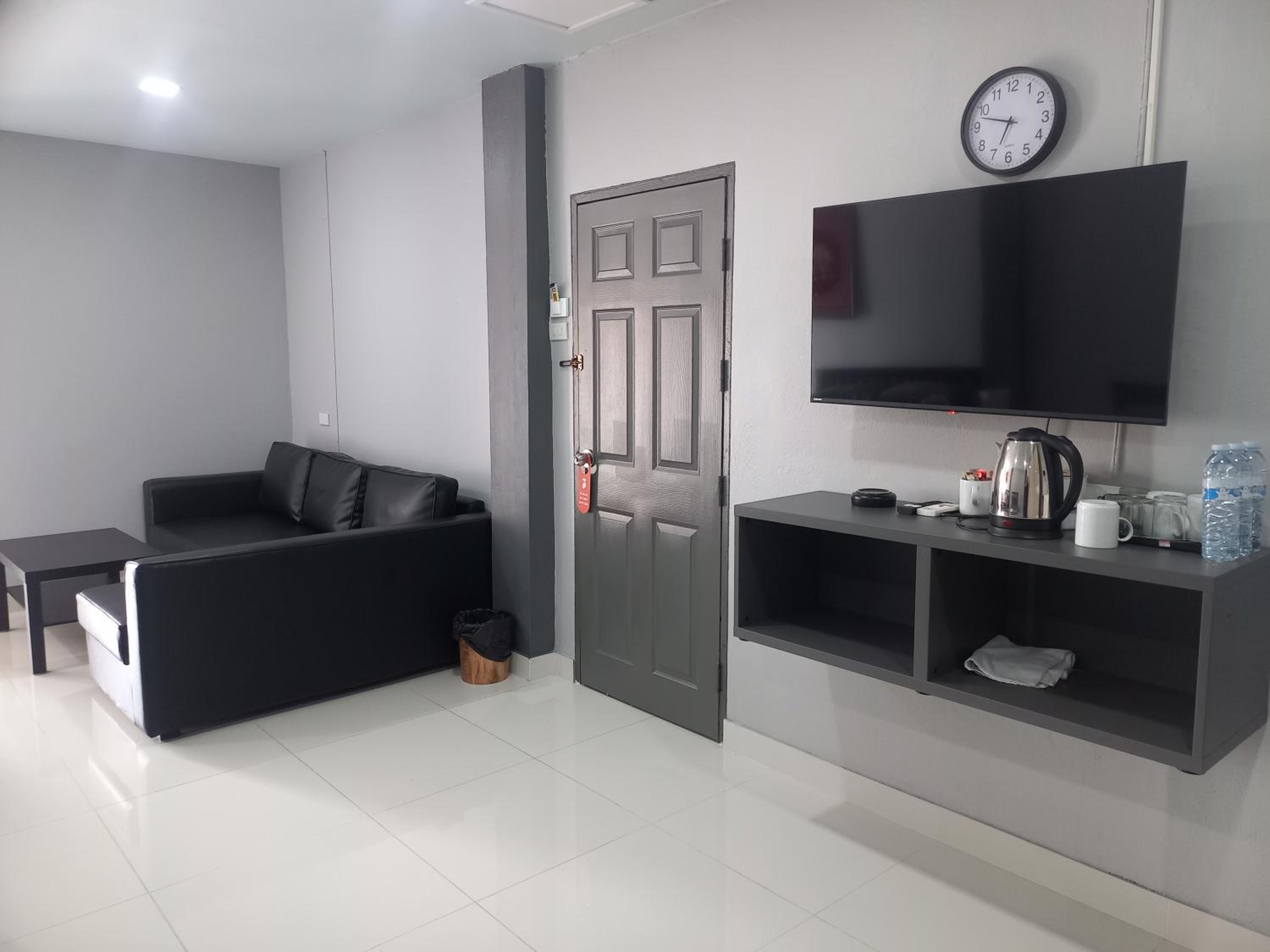 Deluxe Double or Twin Room with Pool View