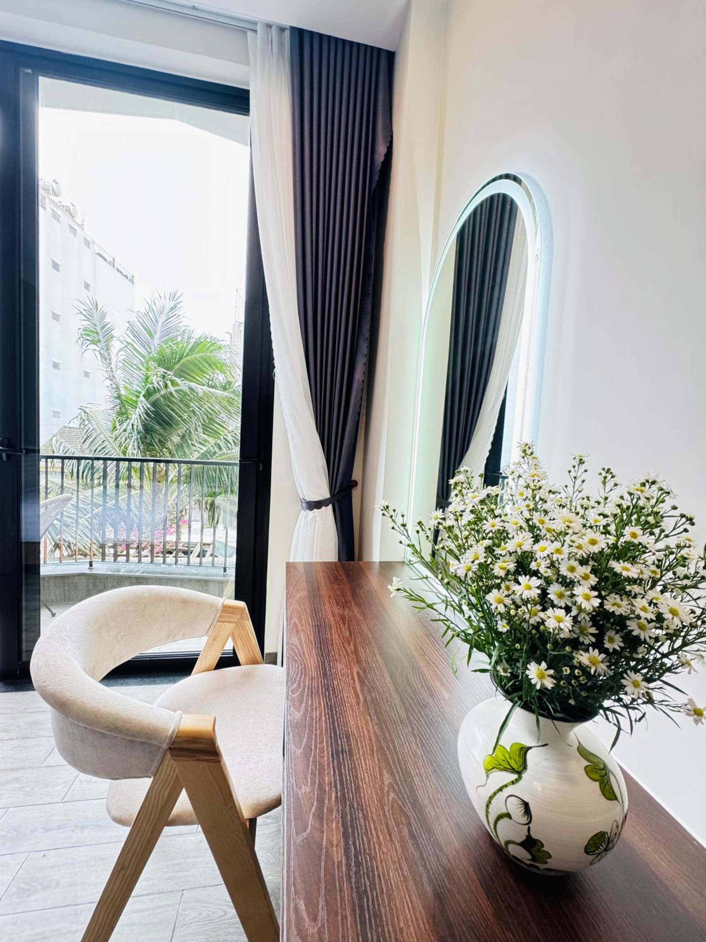 King Room with Balcony - Photo 2