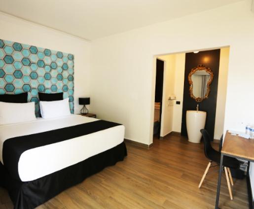 King Suite with Pool View photo 1