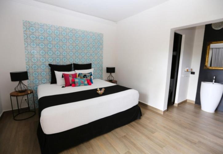King Suite with Pool View photo 2