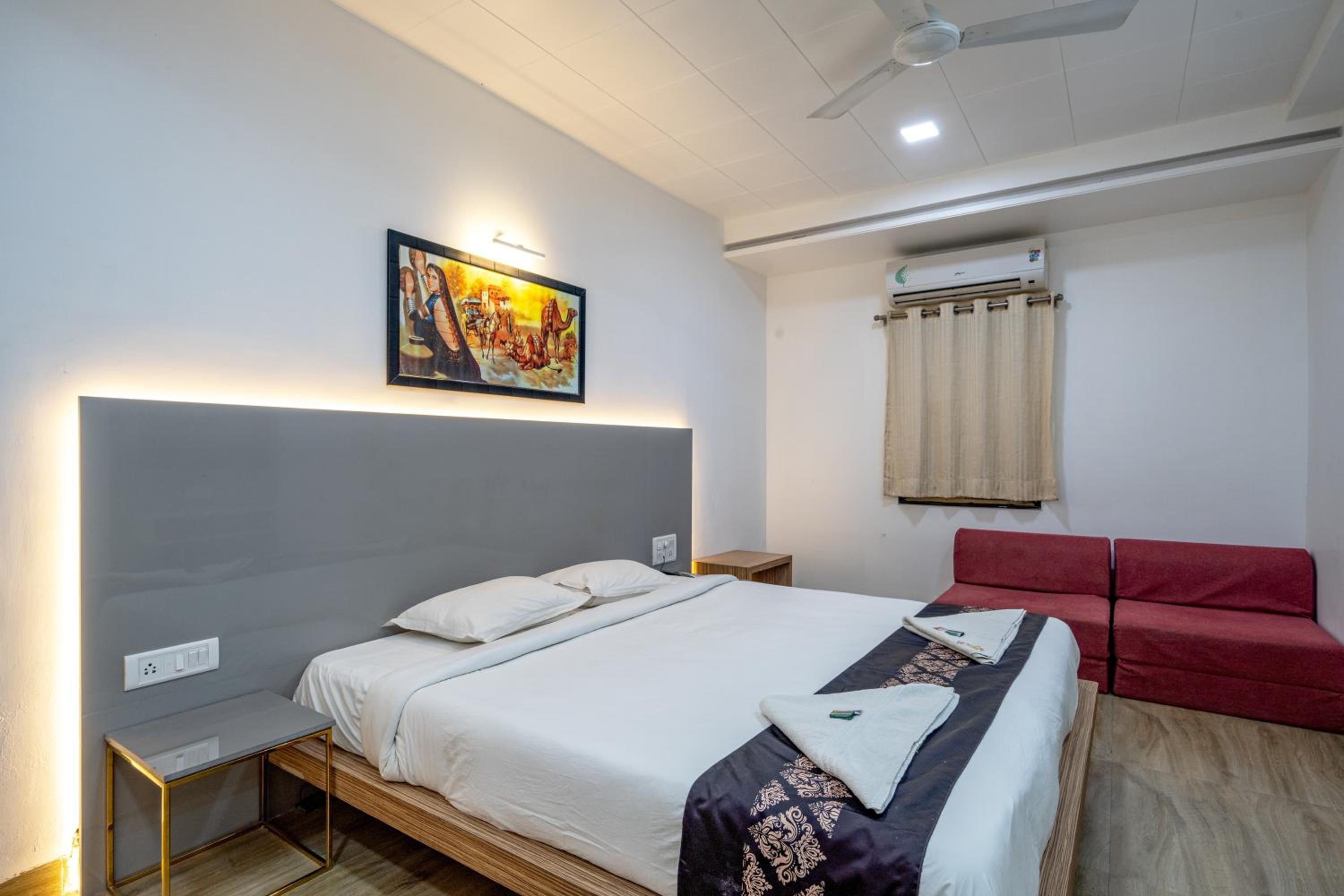 Deluxe Double or Twin Room