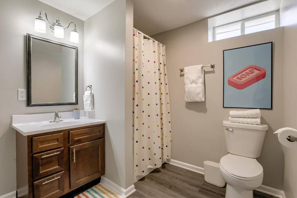 Five-Bedroom House photo 3