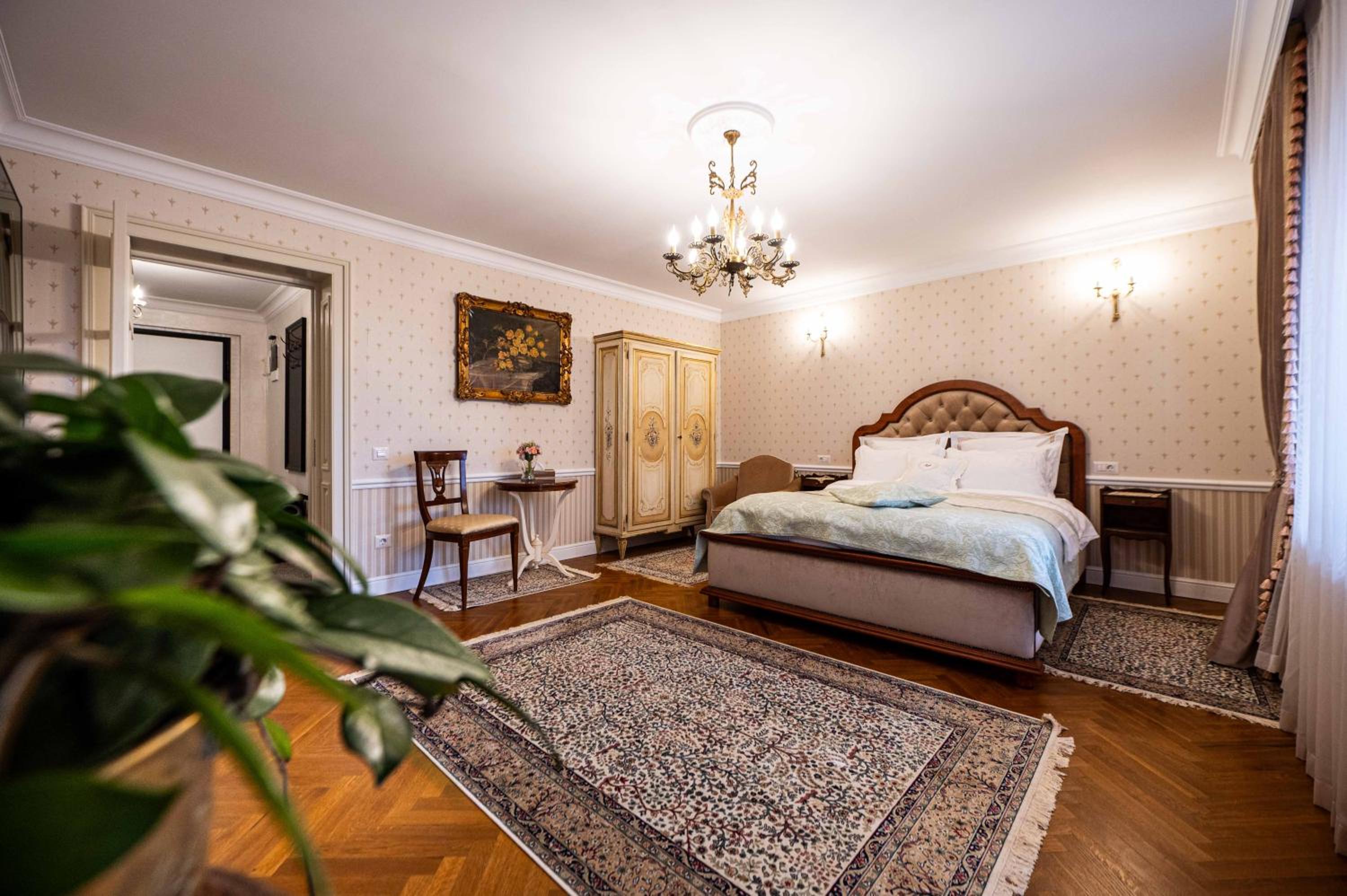 Deluxe Apartment - Photo 2