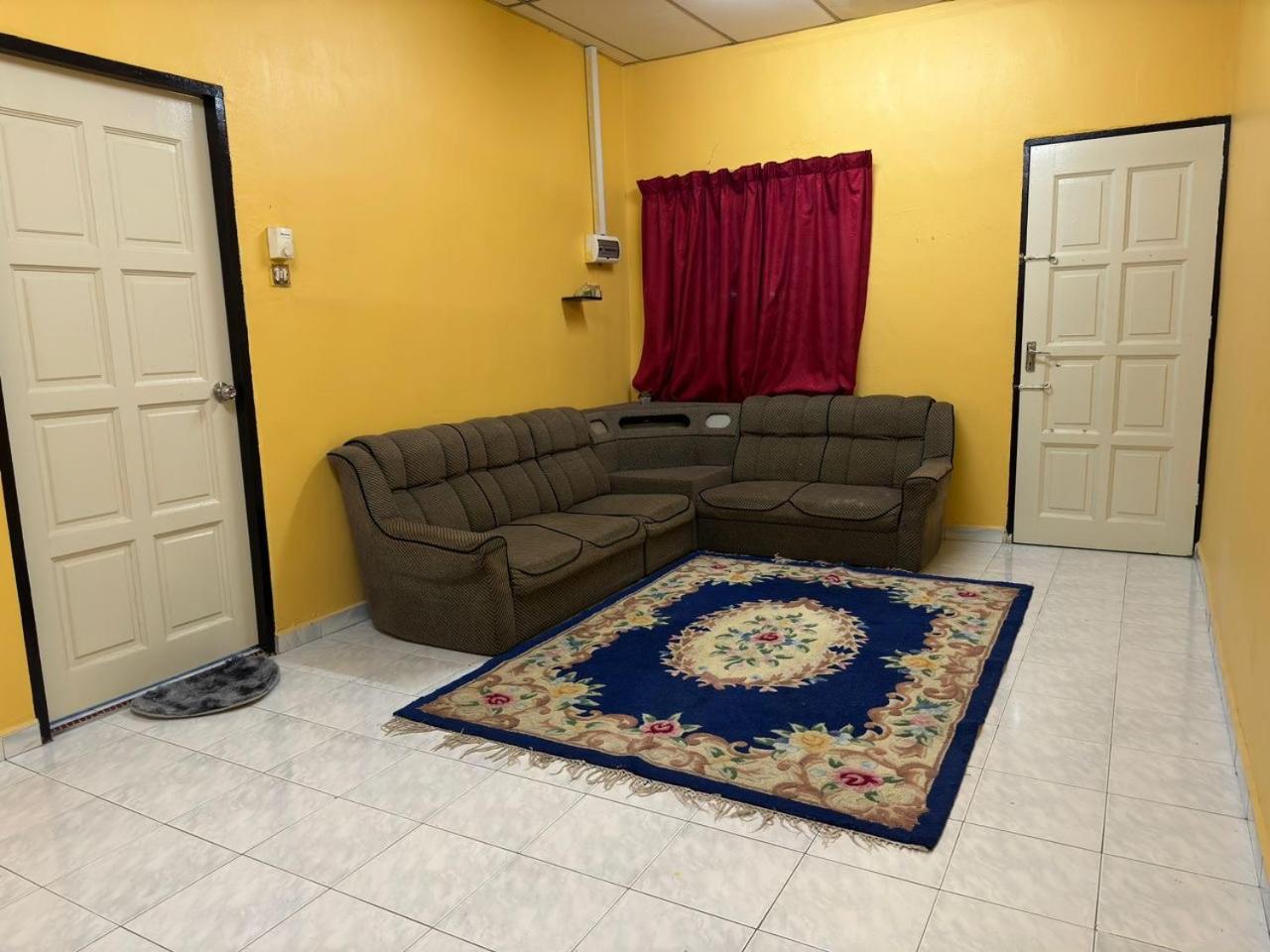 Three-Bedroom House photo 3