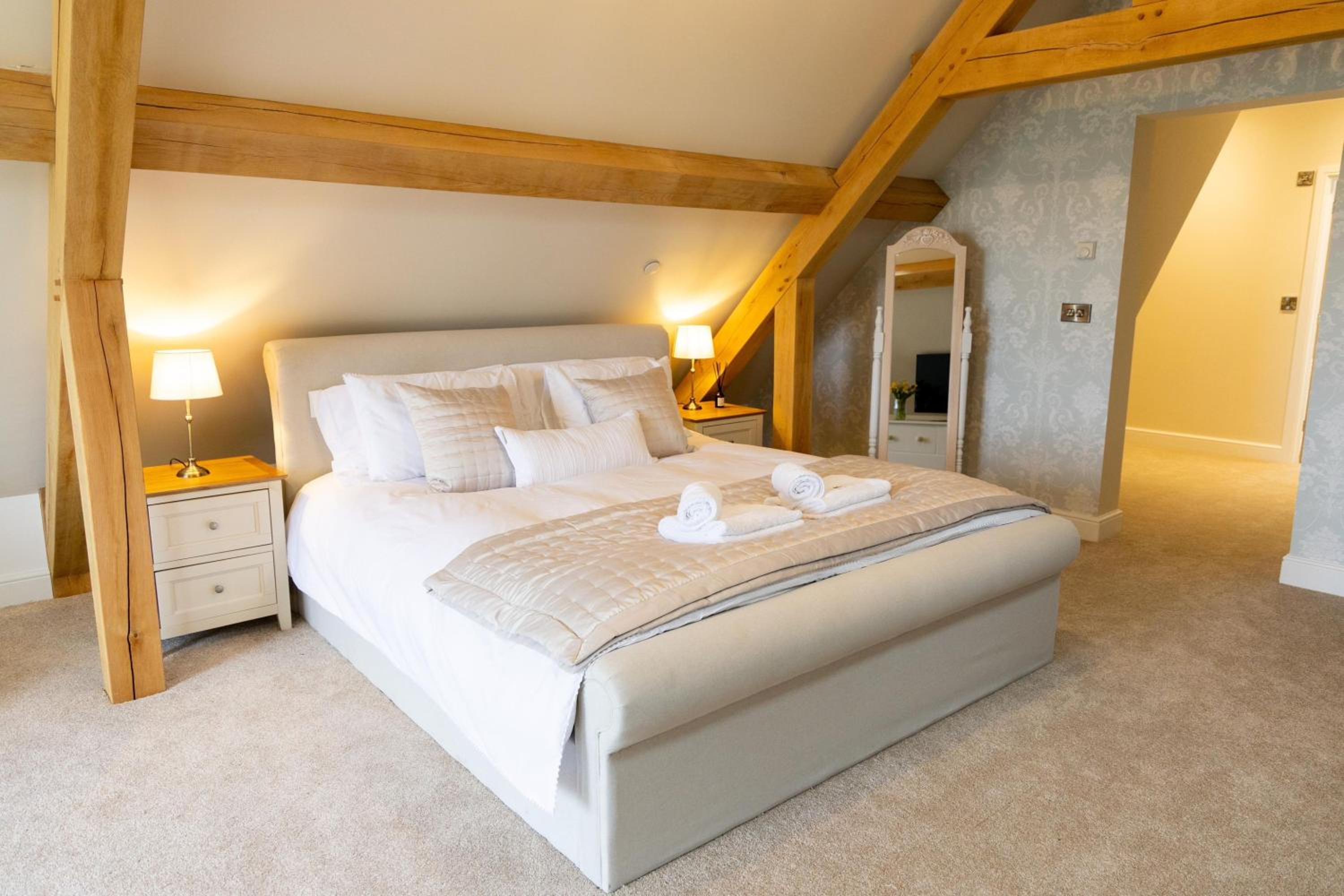 Deluxe King Suite photo 2