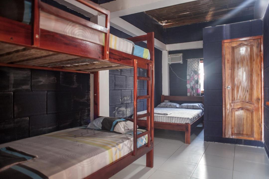 Quadruple Room with Private Bathroom photo 1