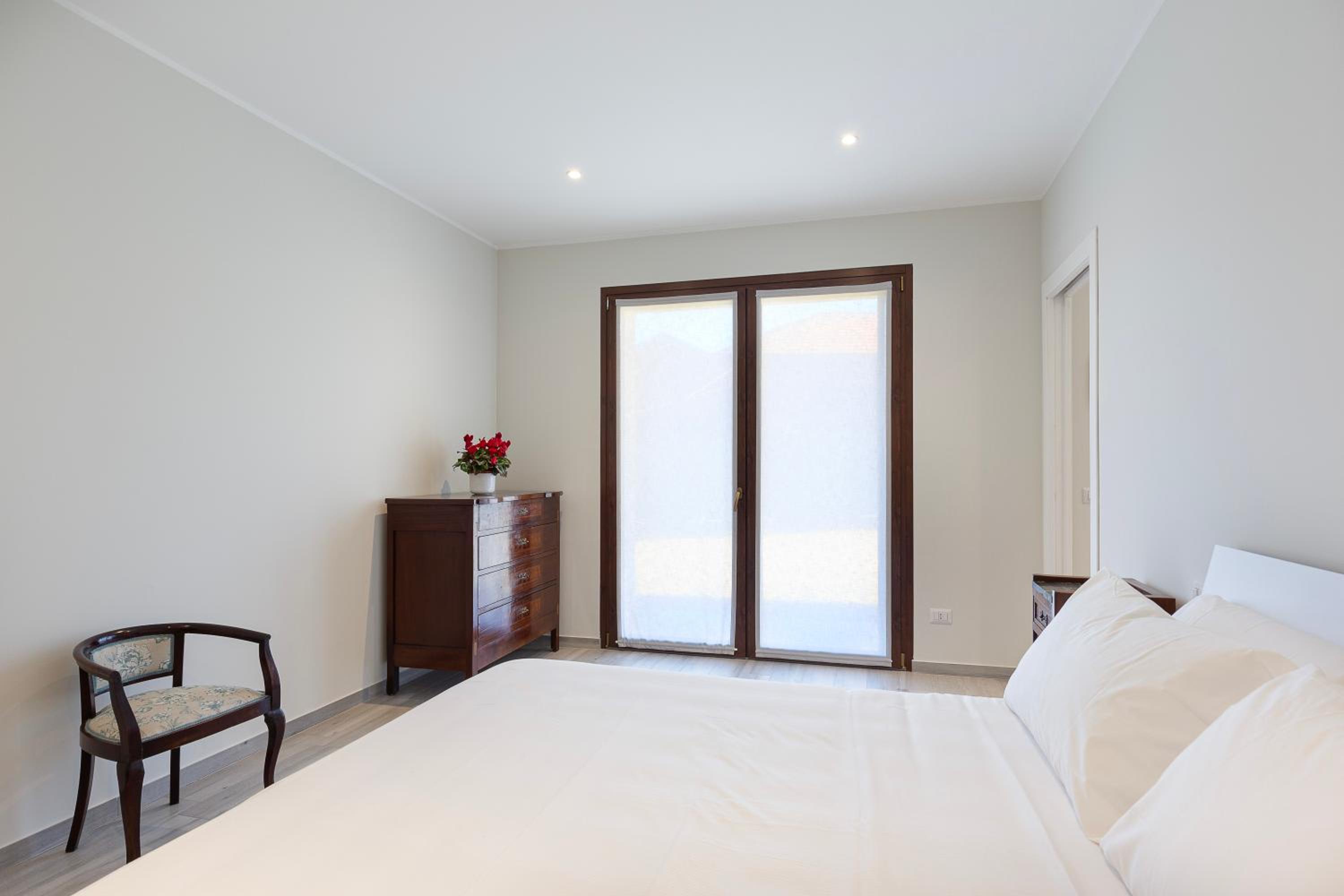 One-Bedroom House photo 1