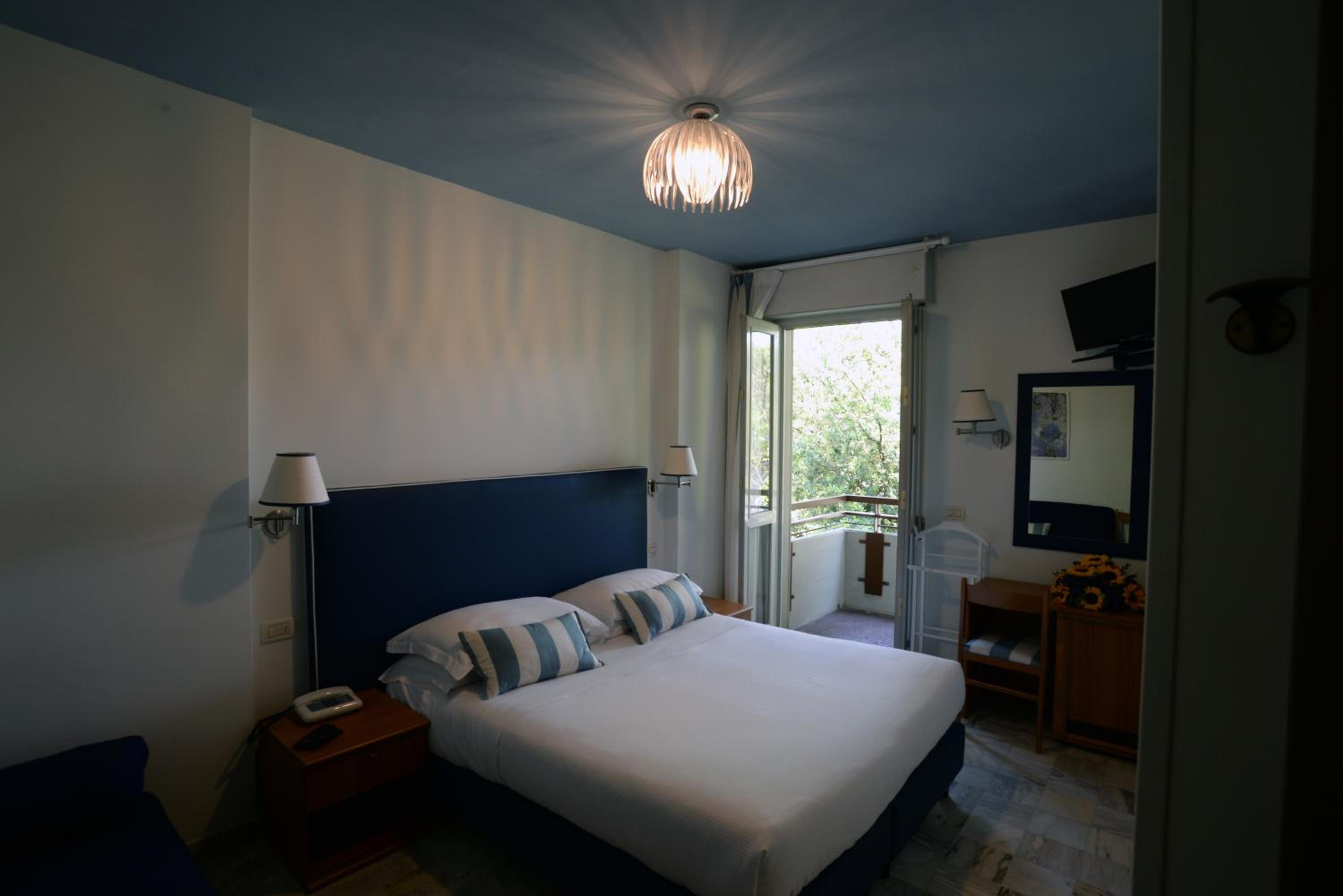 Triple room with french bed photo 2