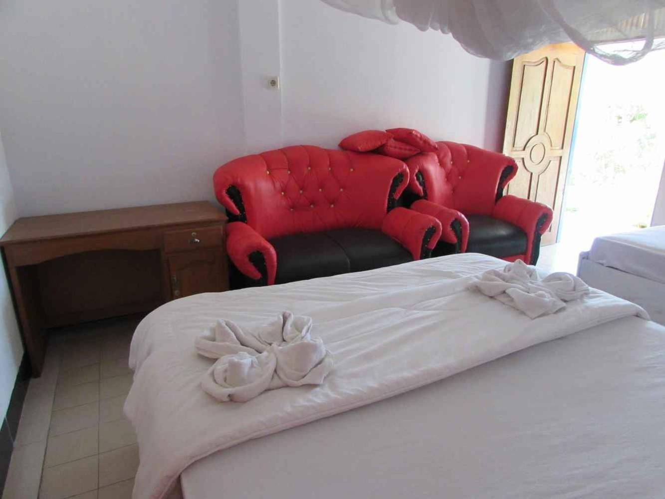 Deluxe Double Room (2 Adults + 1 Child) photo 3