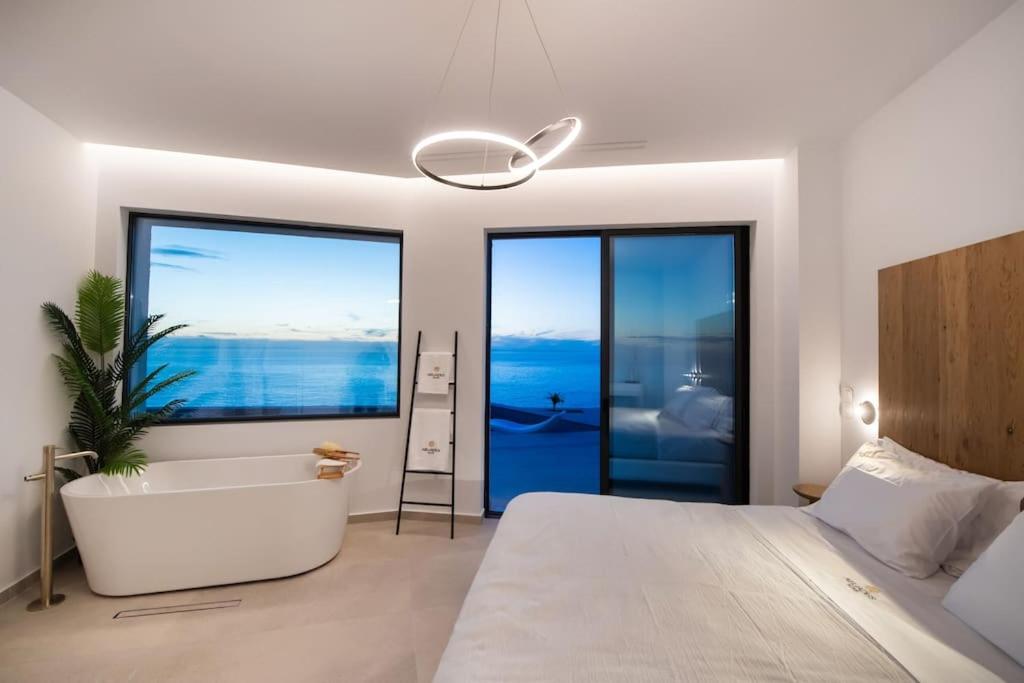 Villa with Sea View photo 3