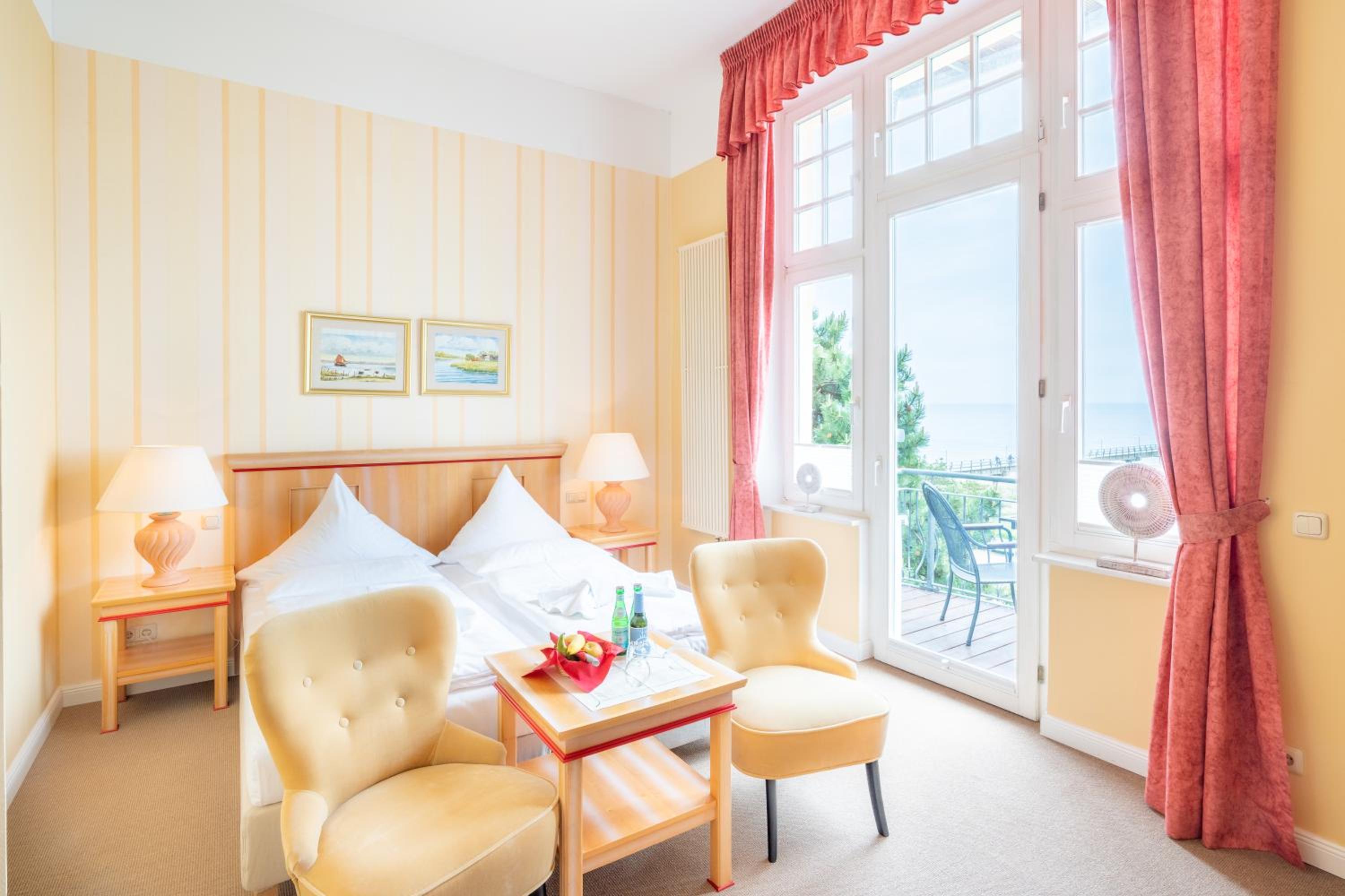 Double Room with Balcony or Terrace and Sea View photo 3