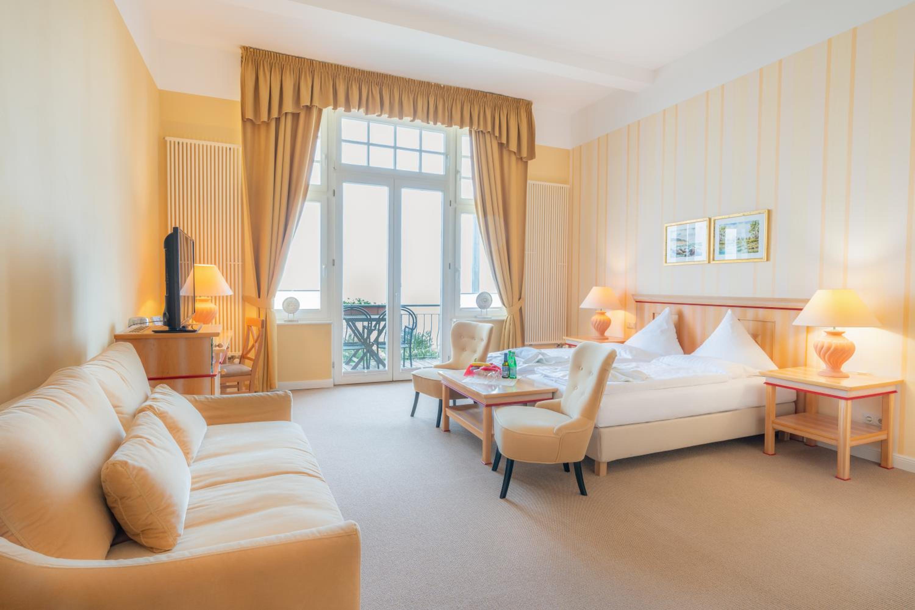 Comfort Double Room with Balcony or Terrace and Sea View photo 2