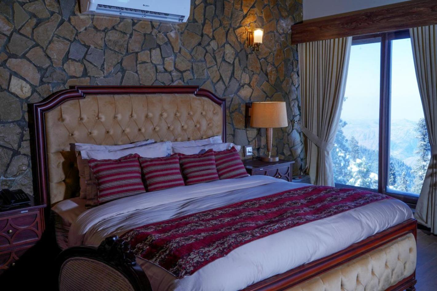 Deluxe Double Room with Balcony photo 2