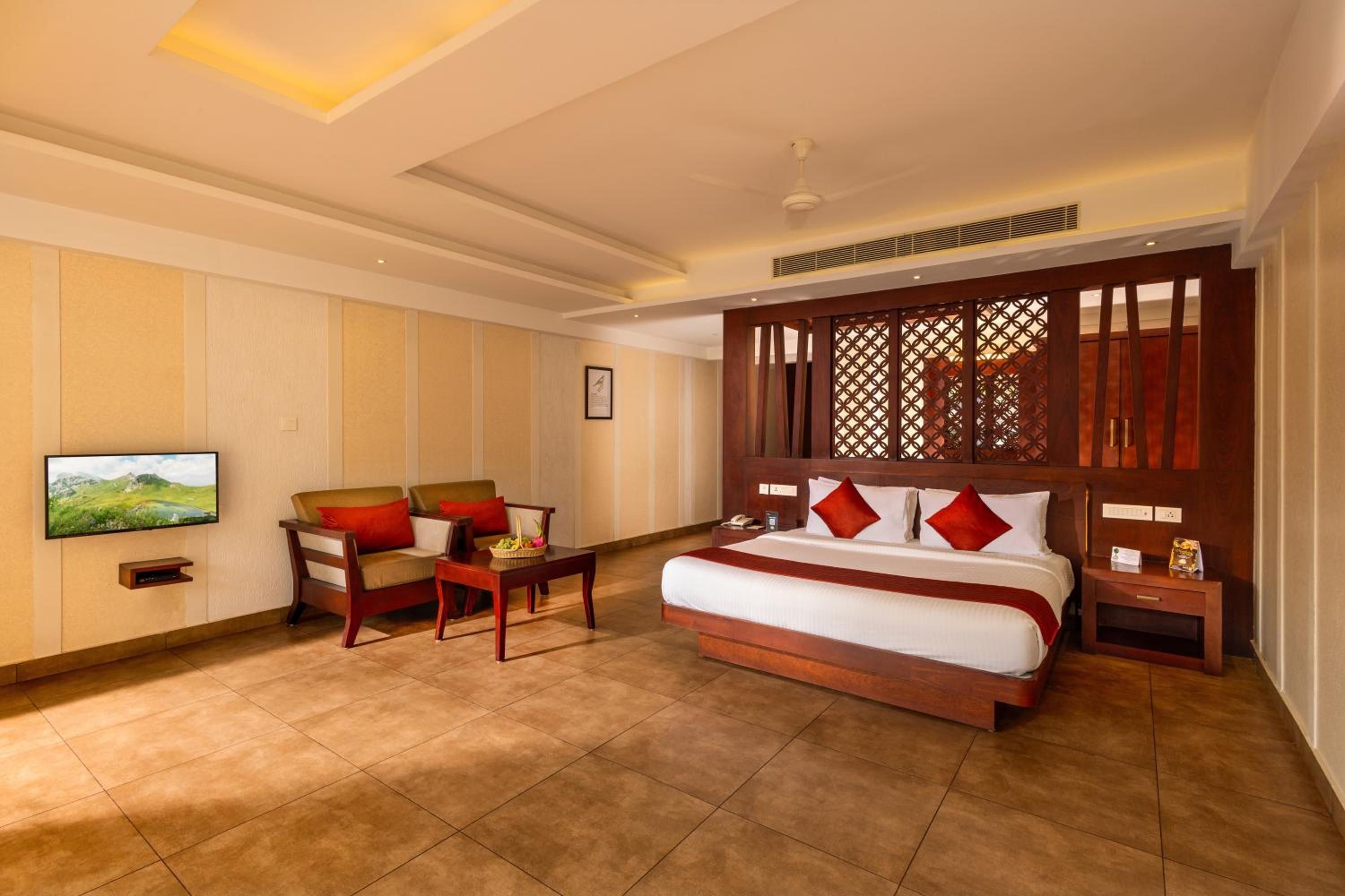 King Room with Lake View - Photo 3