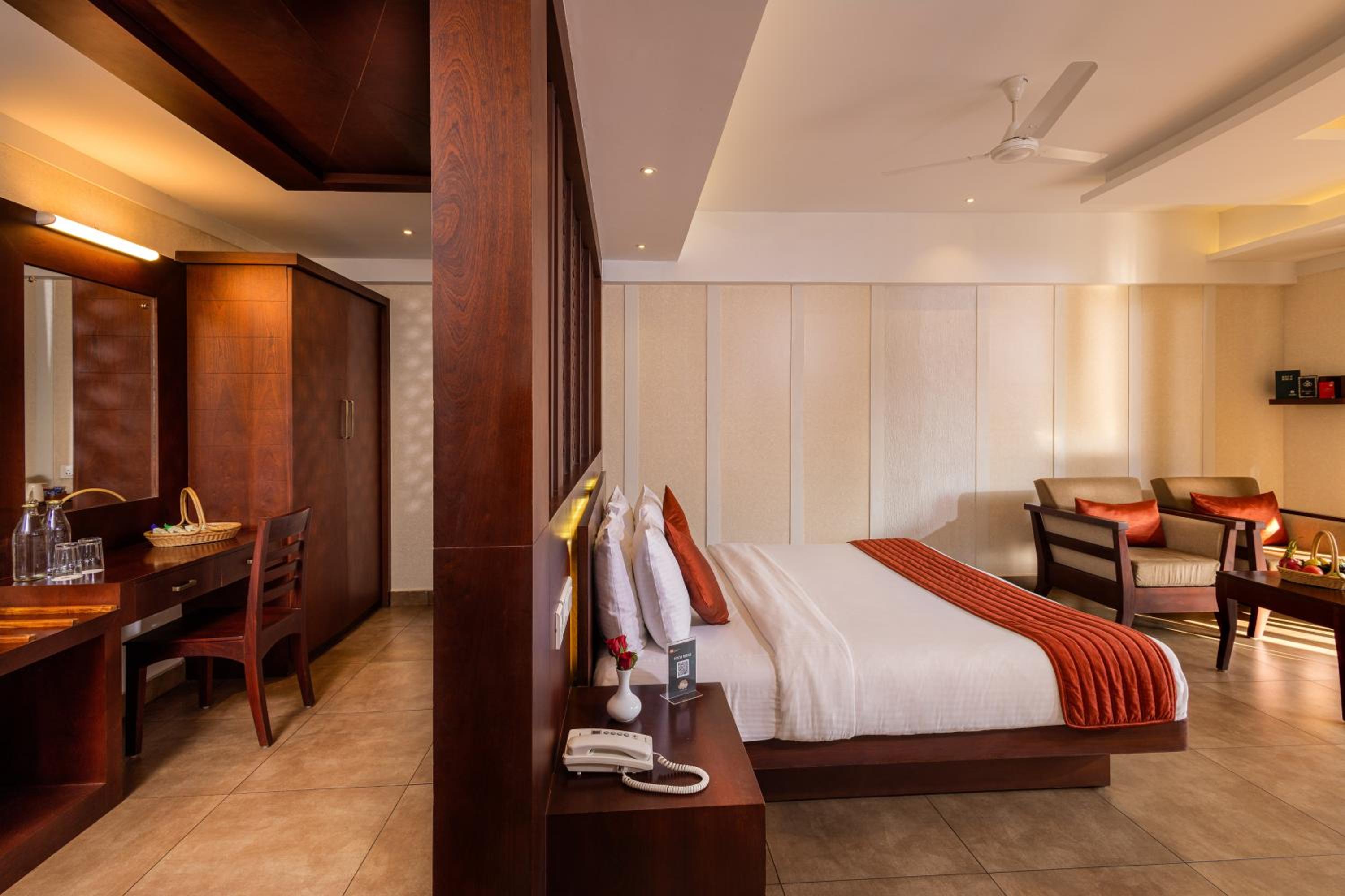 Deluxe King Room - Photo 5