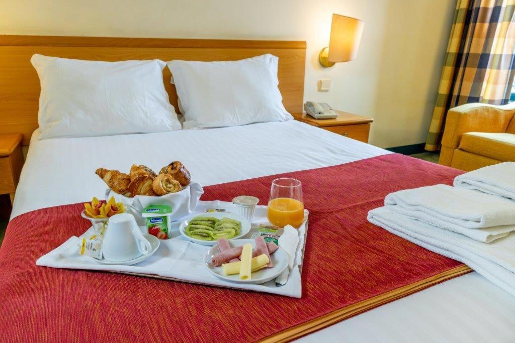 Standard Double Room - Photo 7