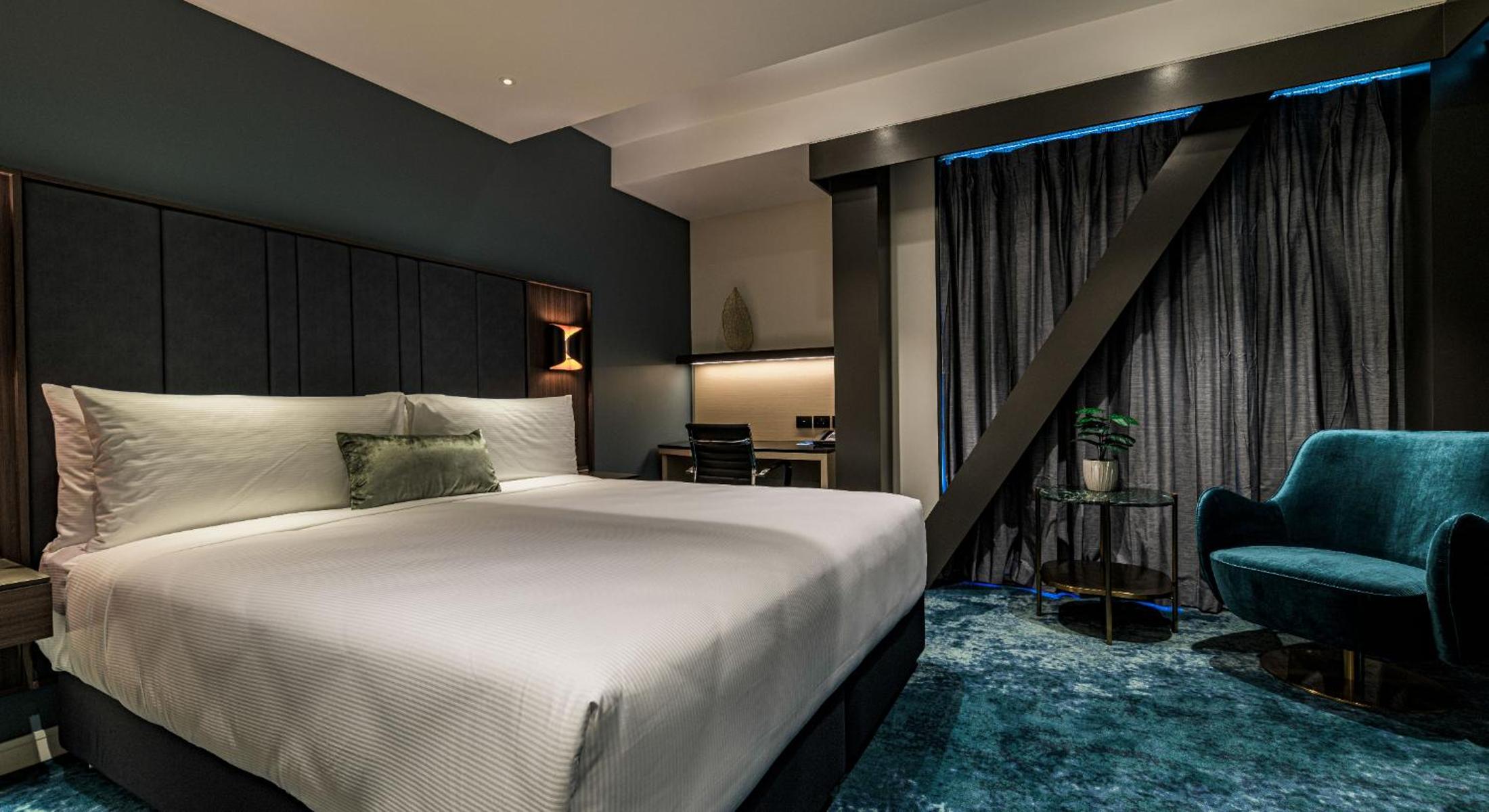 Deluxe King Room - Photo 7