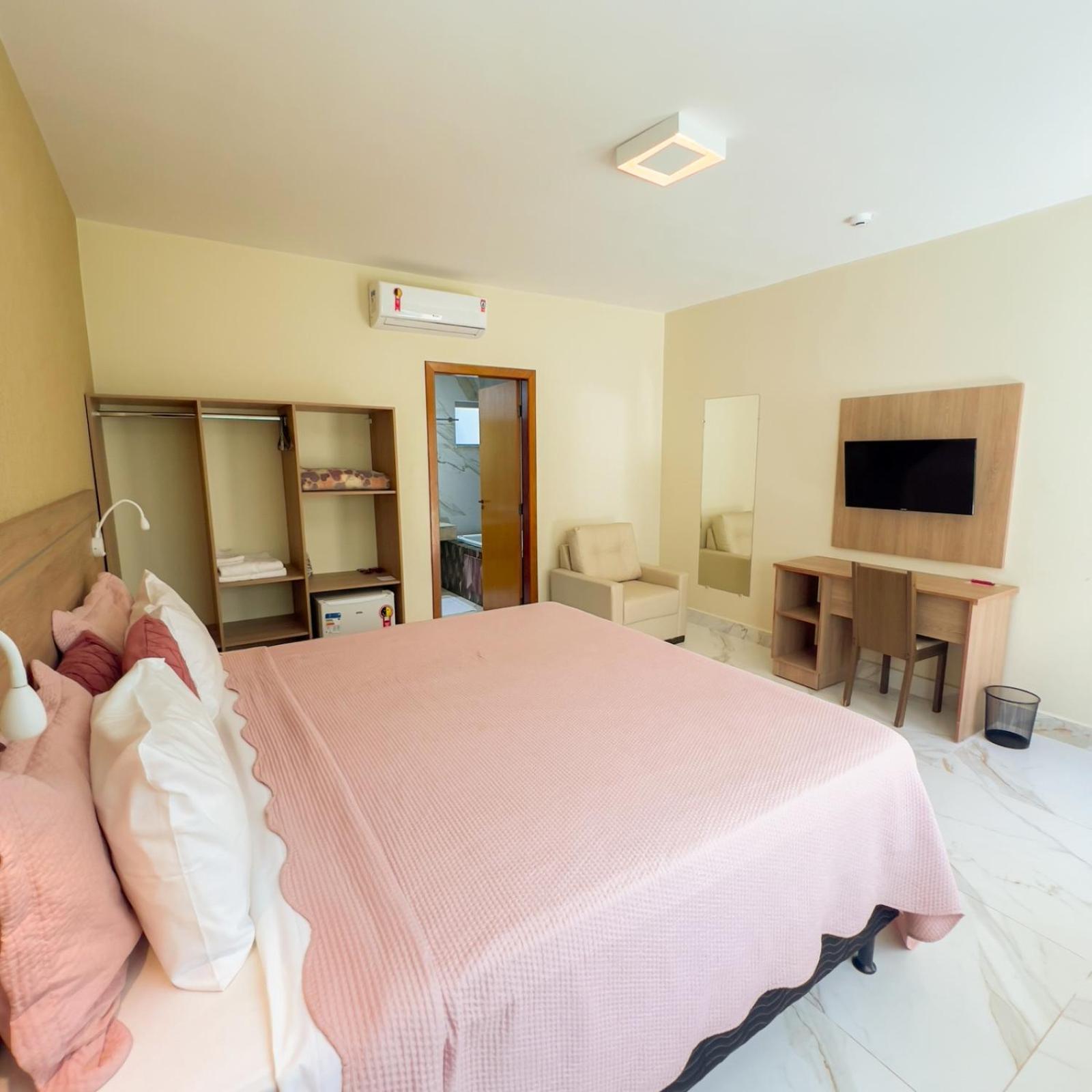 Suite with Spa Bath - Photo 13