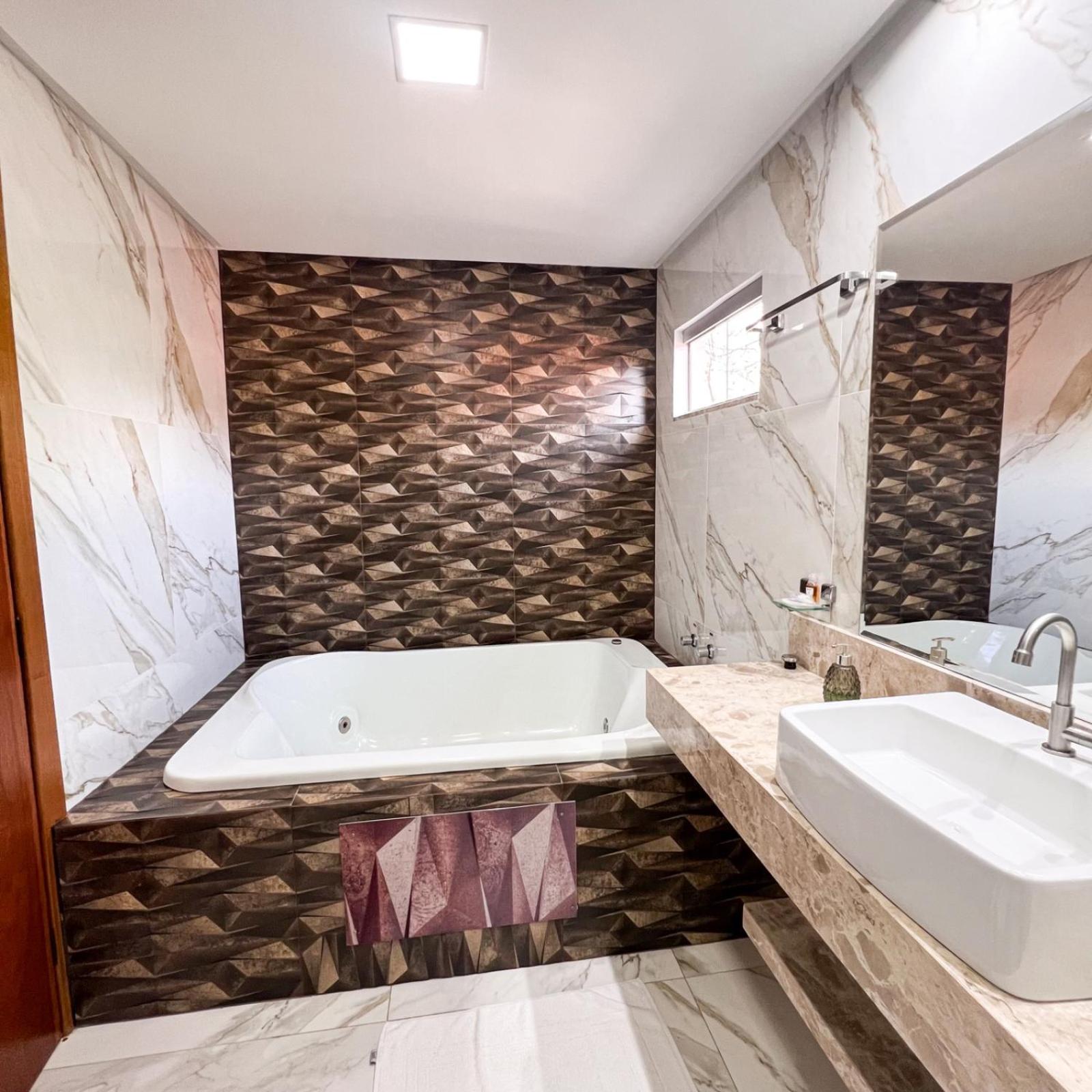 Suite with Spa Bath - Photo 21