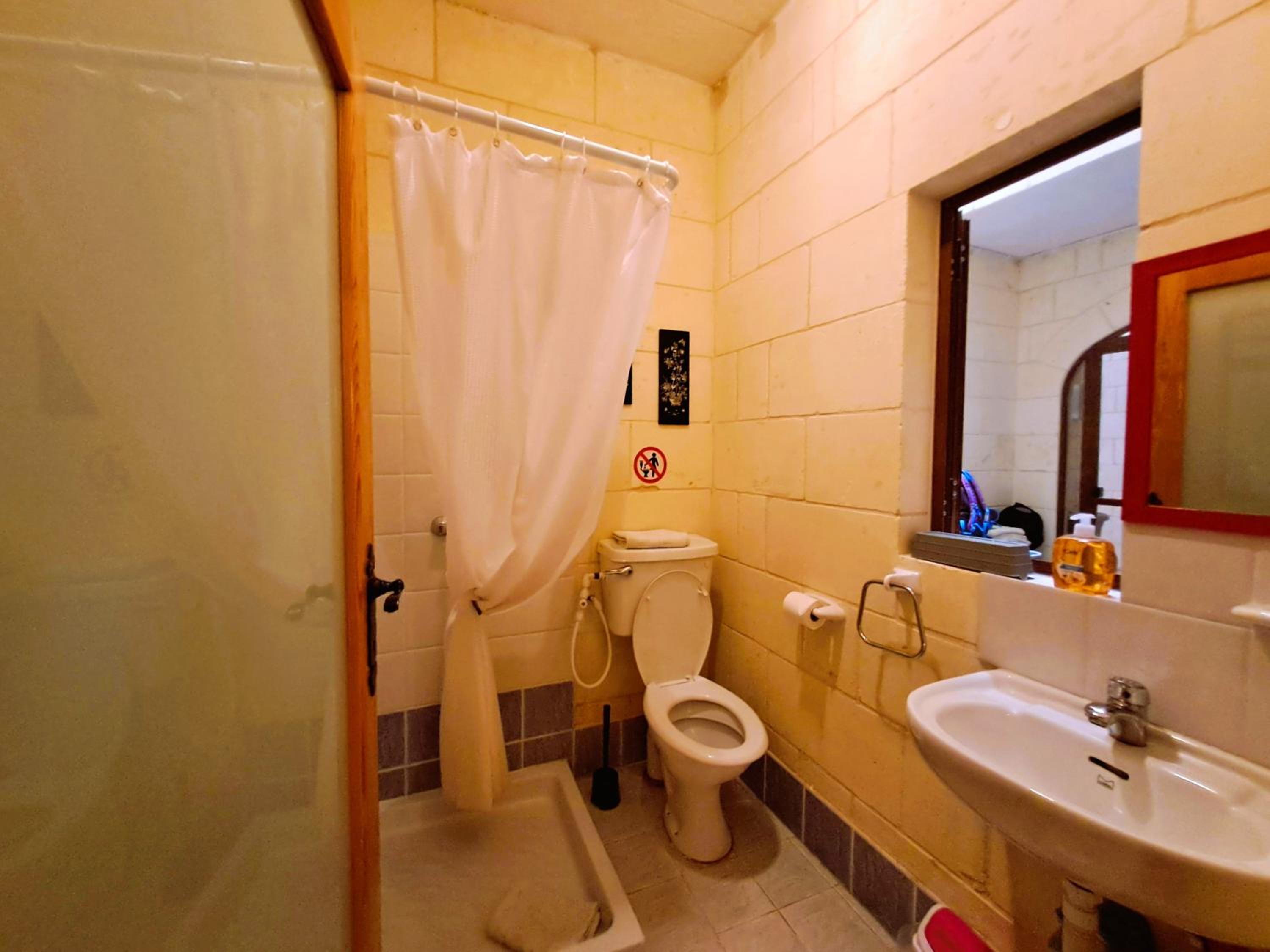 Budget Double or Twin Room photo 3
