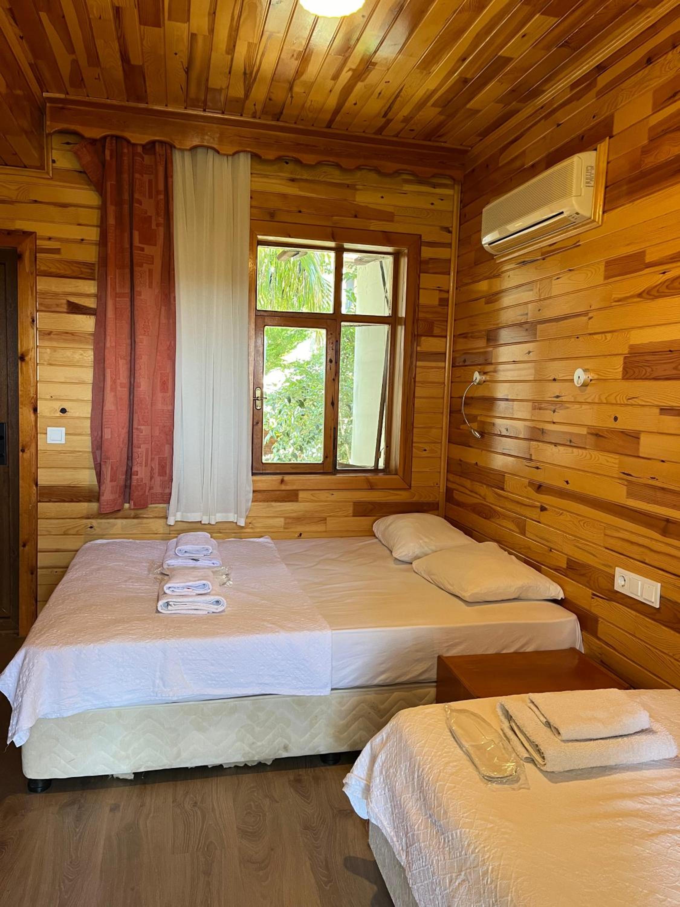 Standard Double or Twin Room - Photo 1